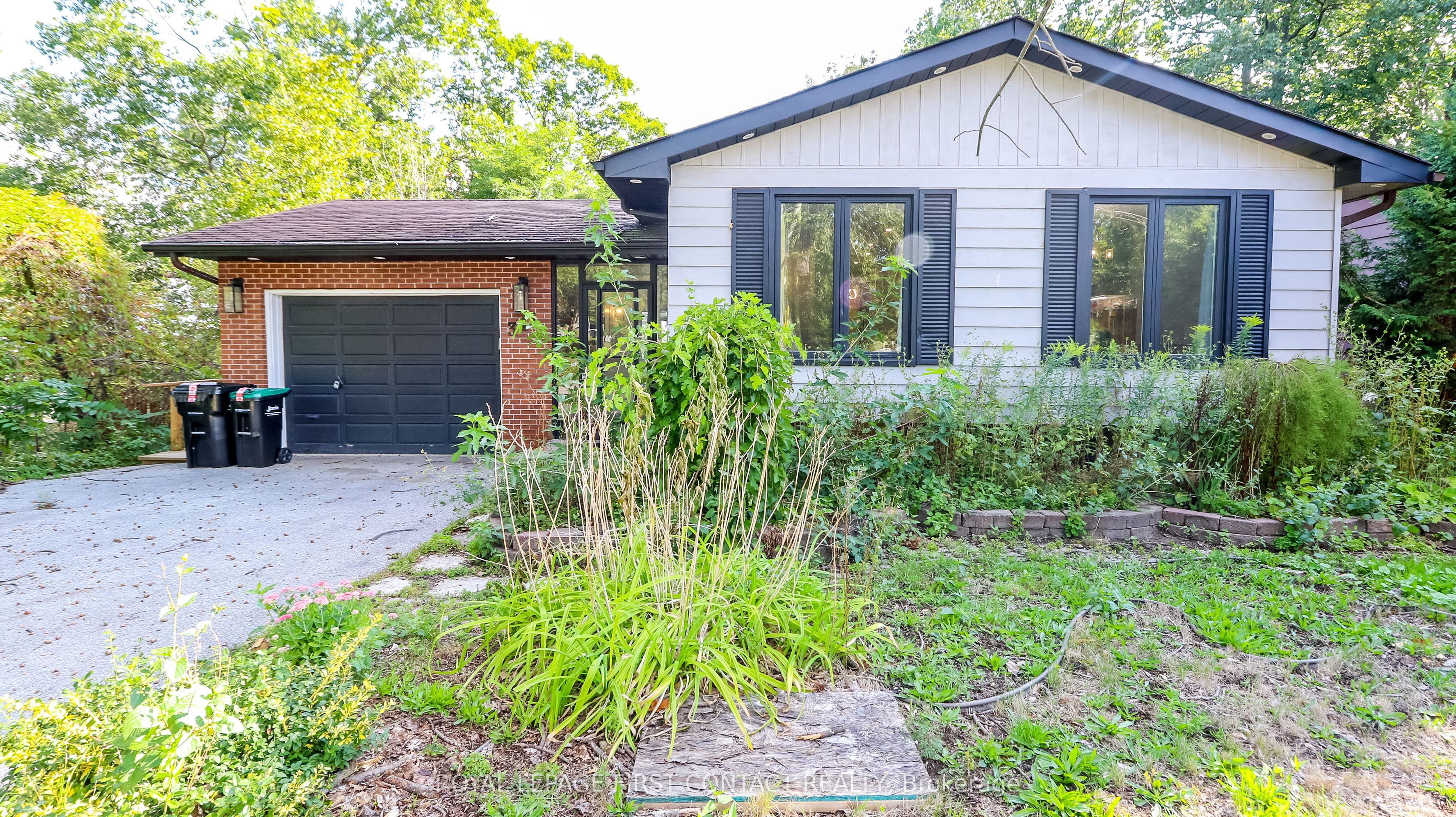 311 Anne Street N Property Photo