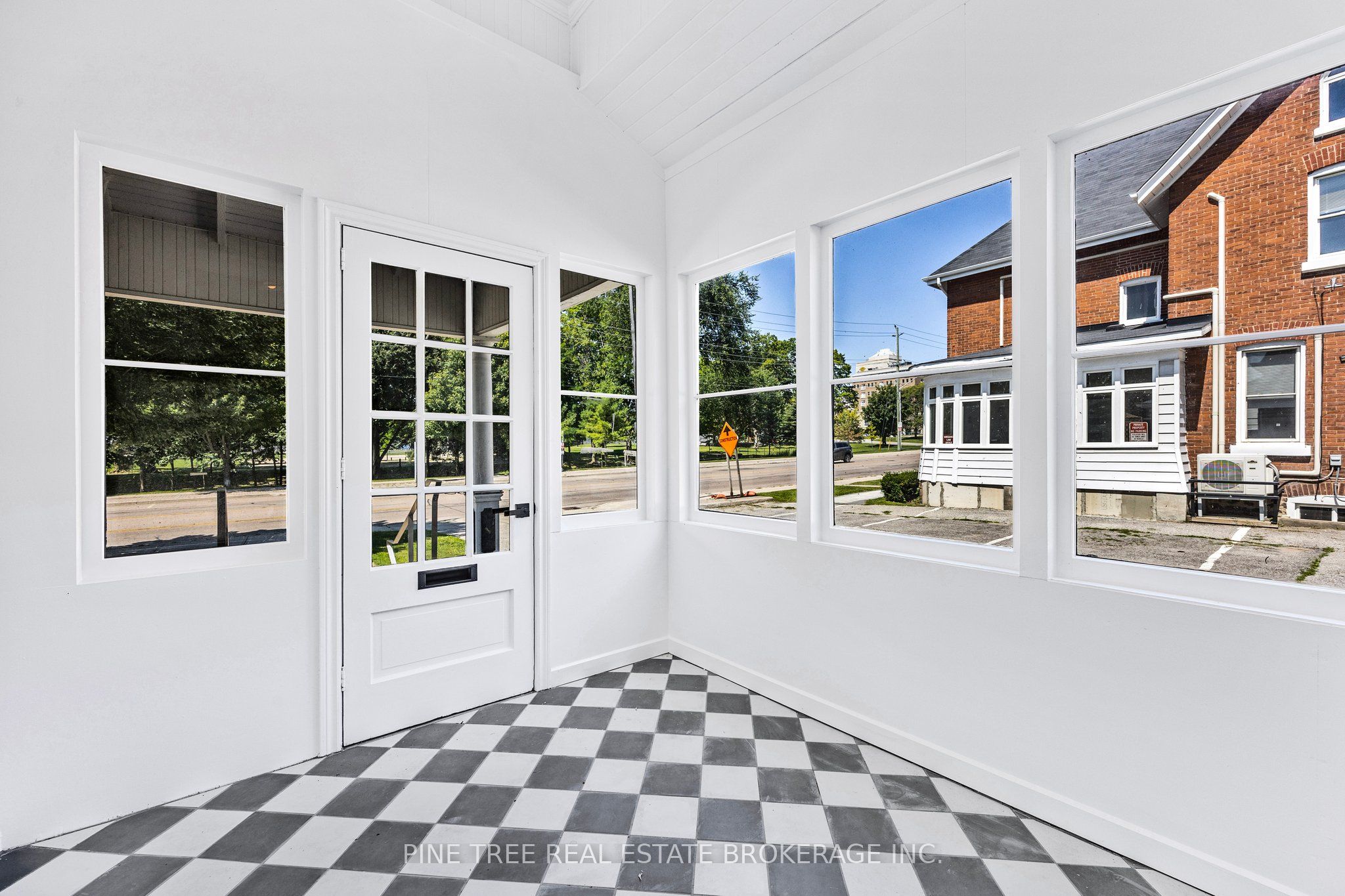 105 Toronto Street 1 Property Photo 3