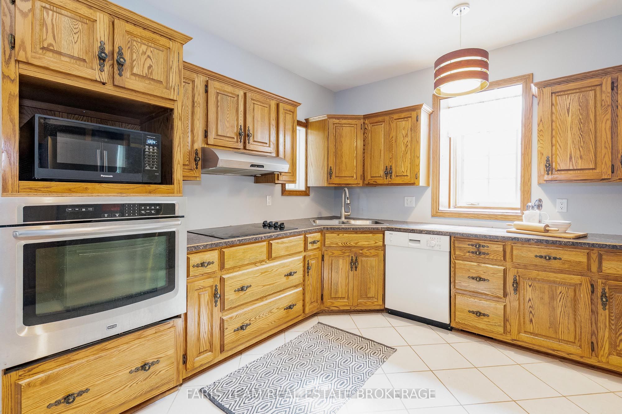 404 Manly Street Property Photo 6