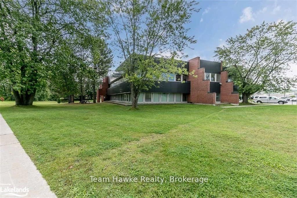 240 Penetanguishene Road 204 Property Photo 6