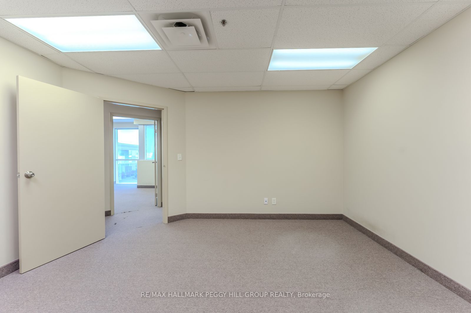 102 Commerce Park Drive 10b Property Photo 7