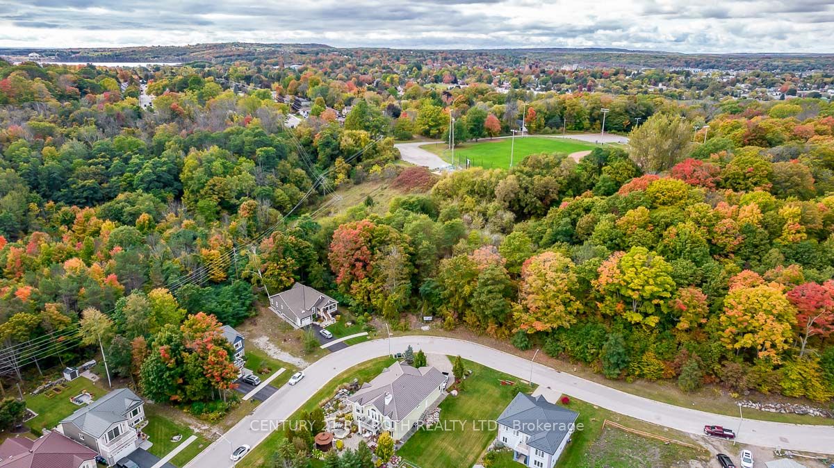 548 Taylor Dr Property Photo 3