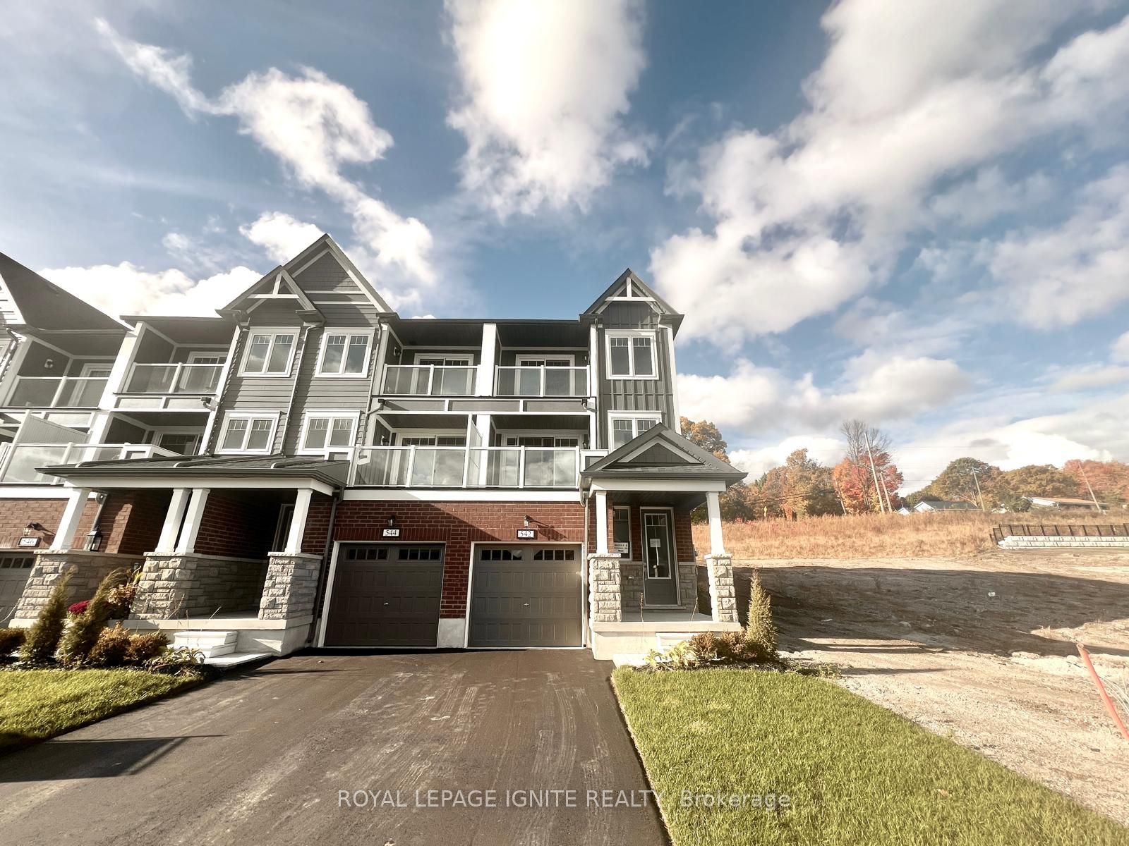 542 Hudson Crescent Property Photo 1