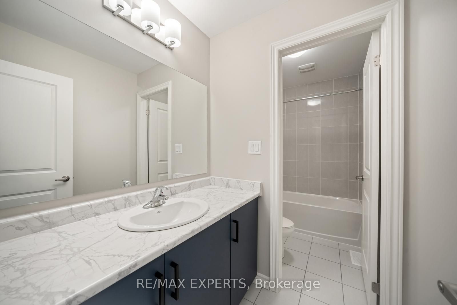 216 Cubitt Street Property Photo 31