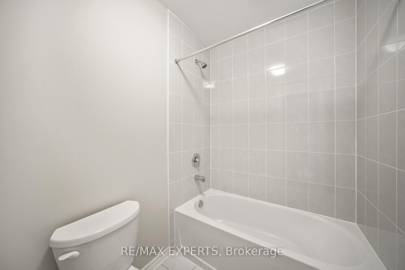 216 Cubitt Street Property Photo 32