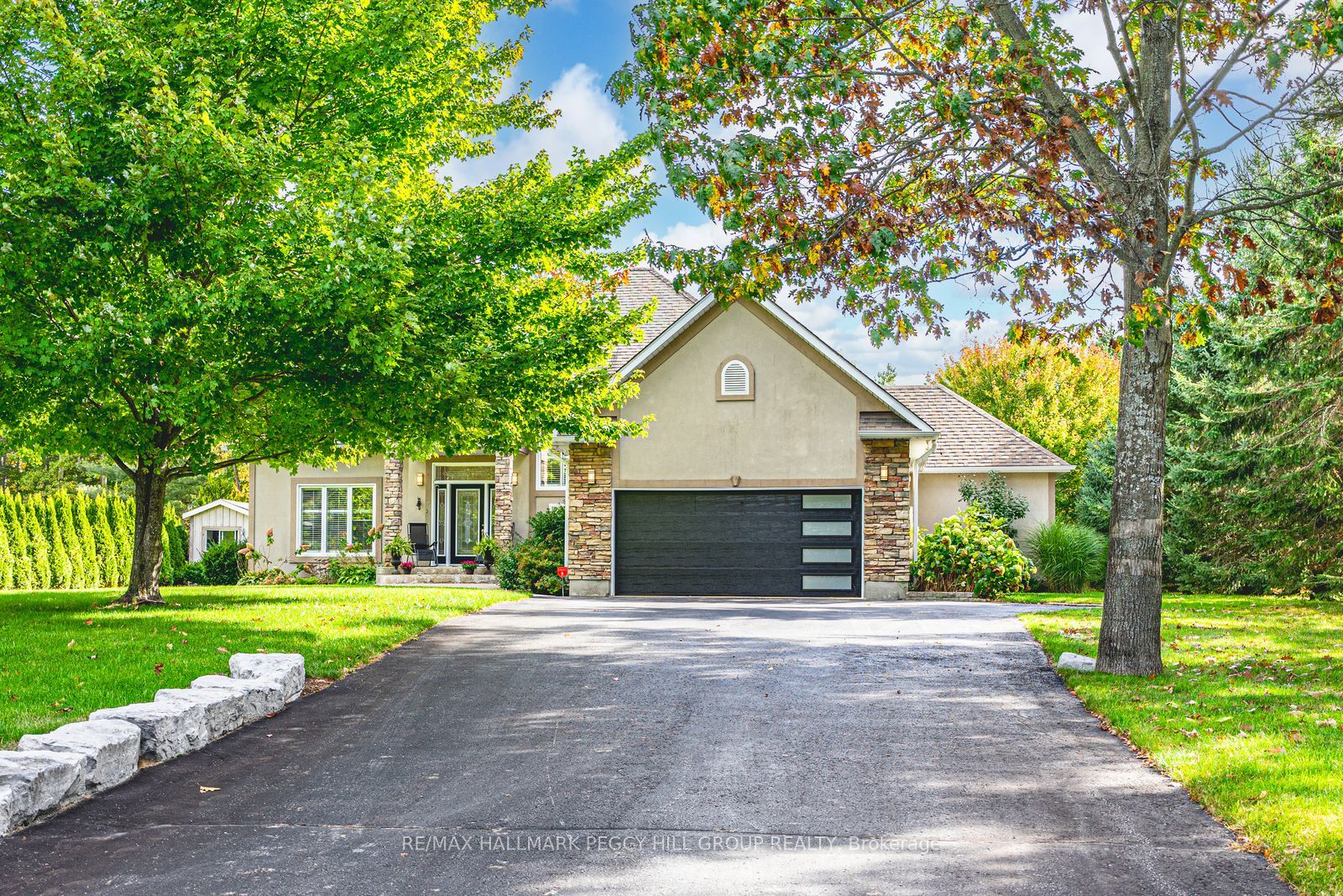 127 Goldfinch Cres Property Photo 1