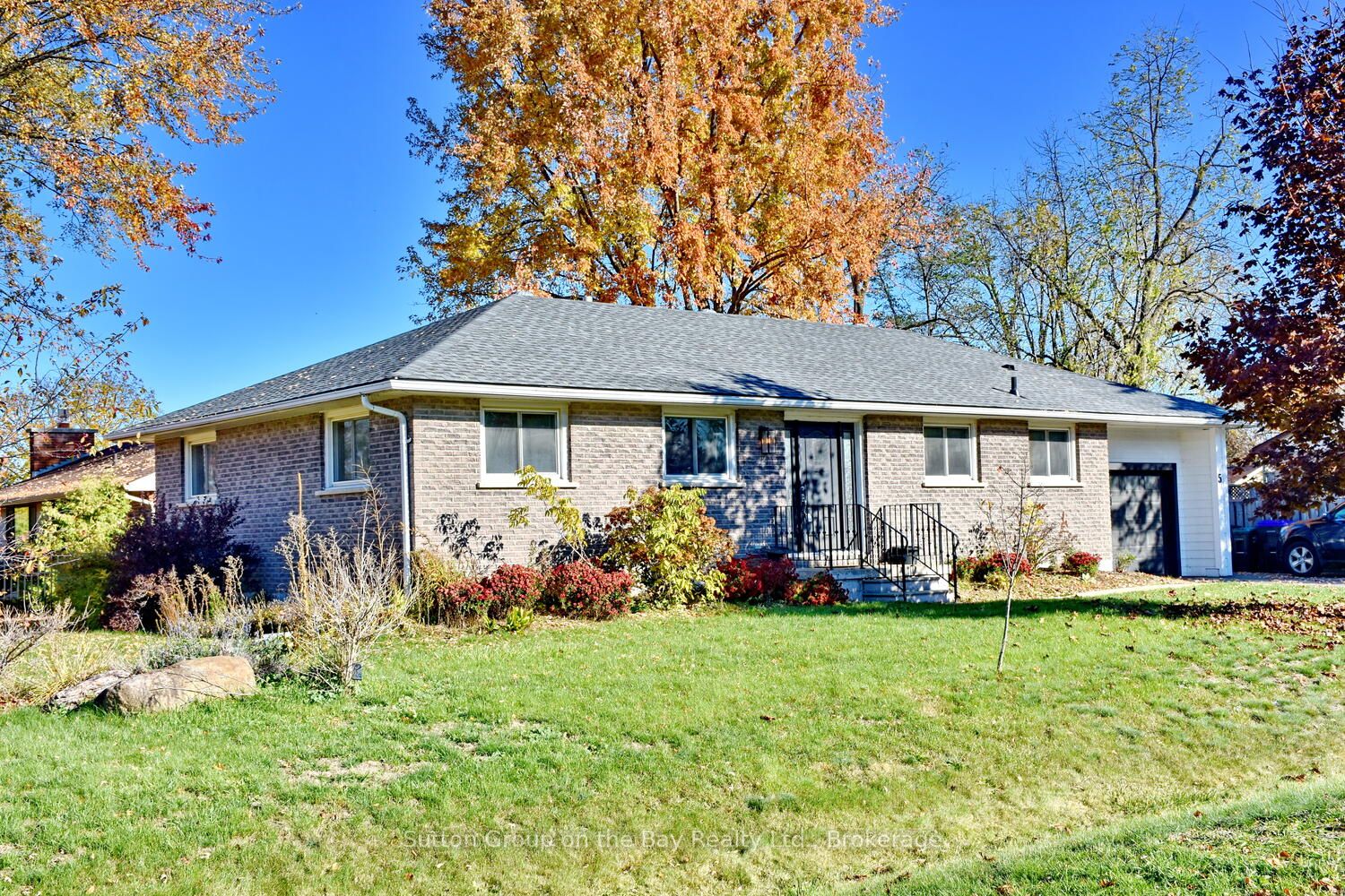 5 BROCK Crescent