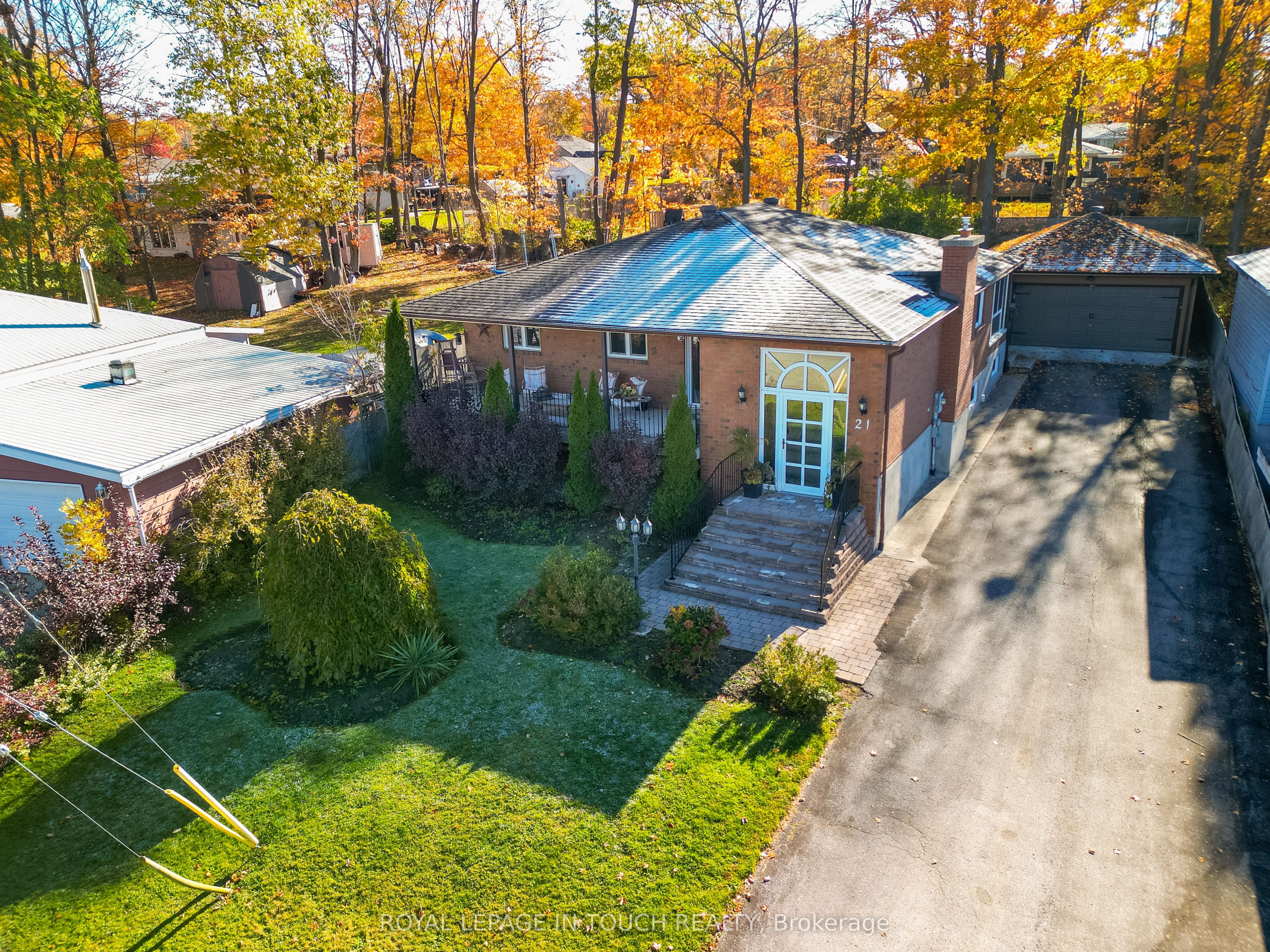 21 Robins Point Rd Property Photo 1