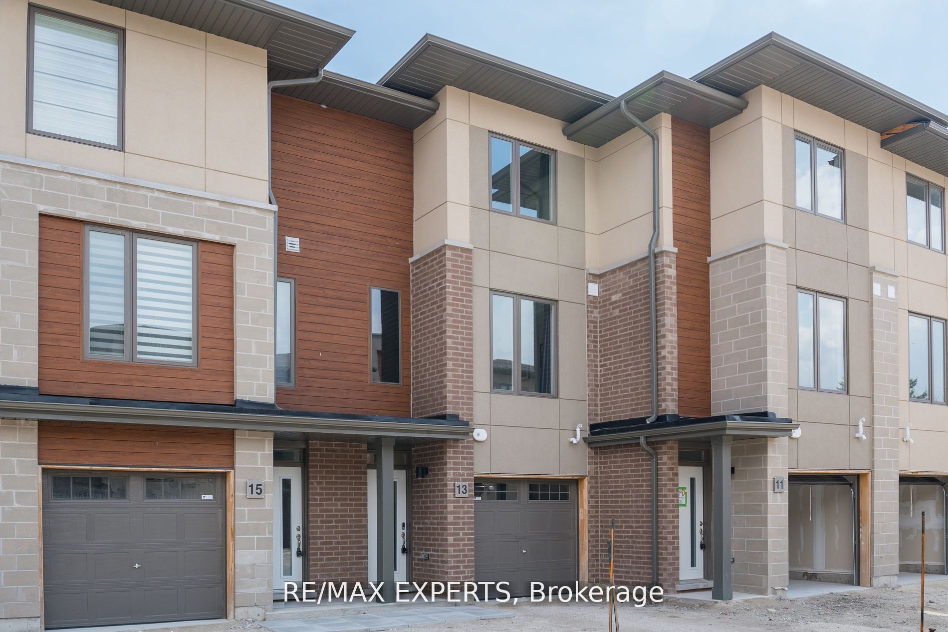 13 Winters Cres Property Photo 1