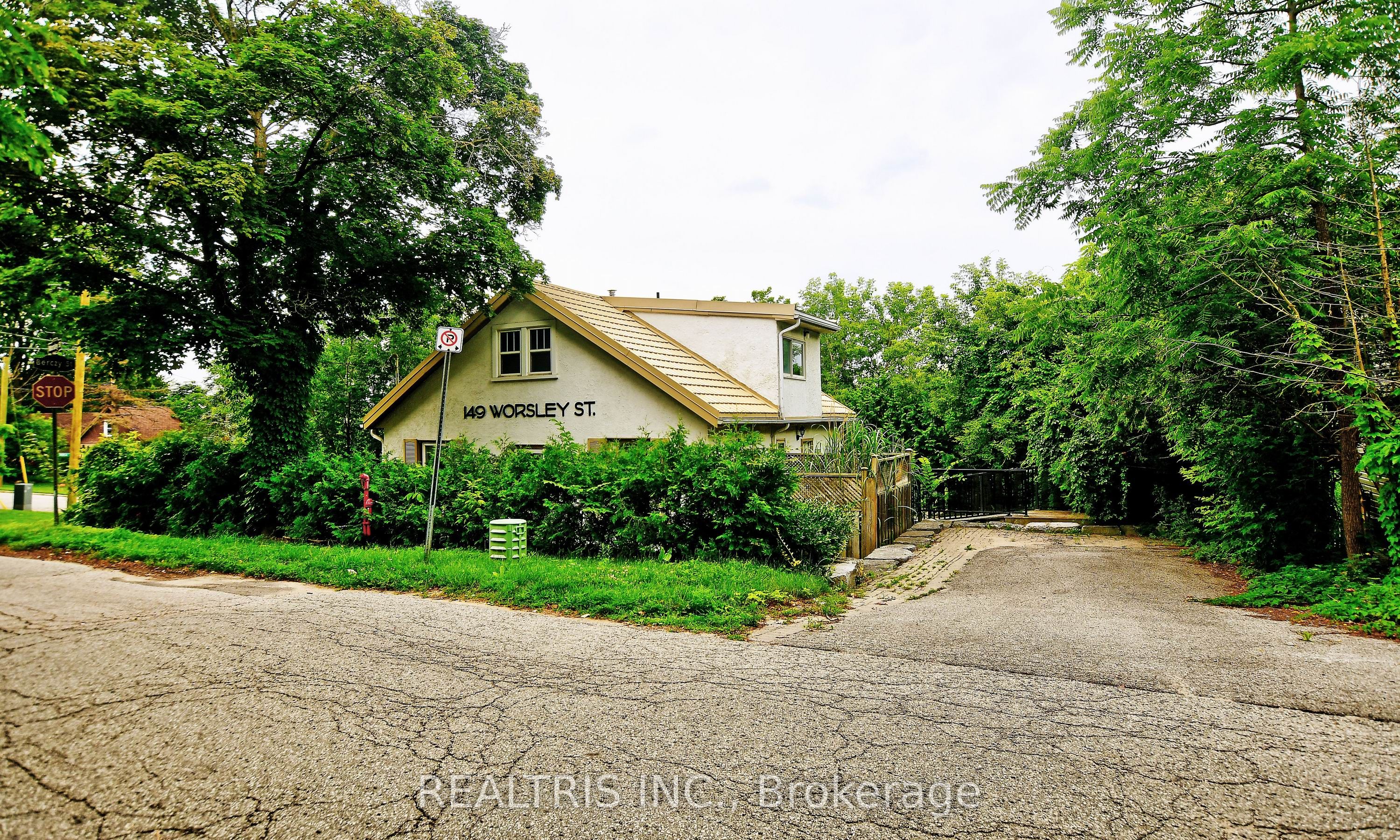 149 Worsley Street Property Photo 4