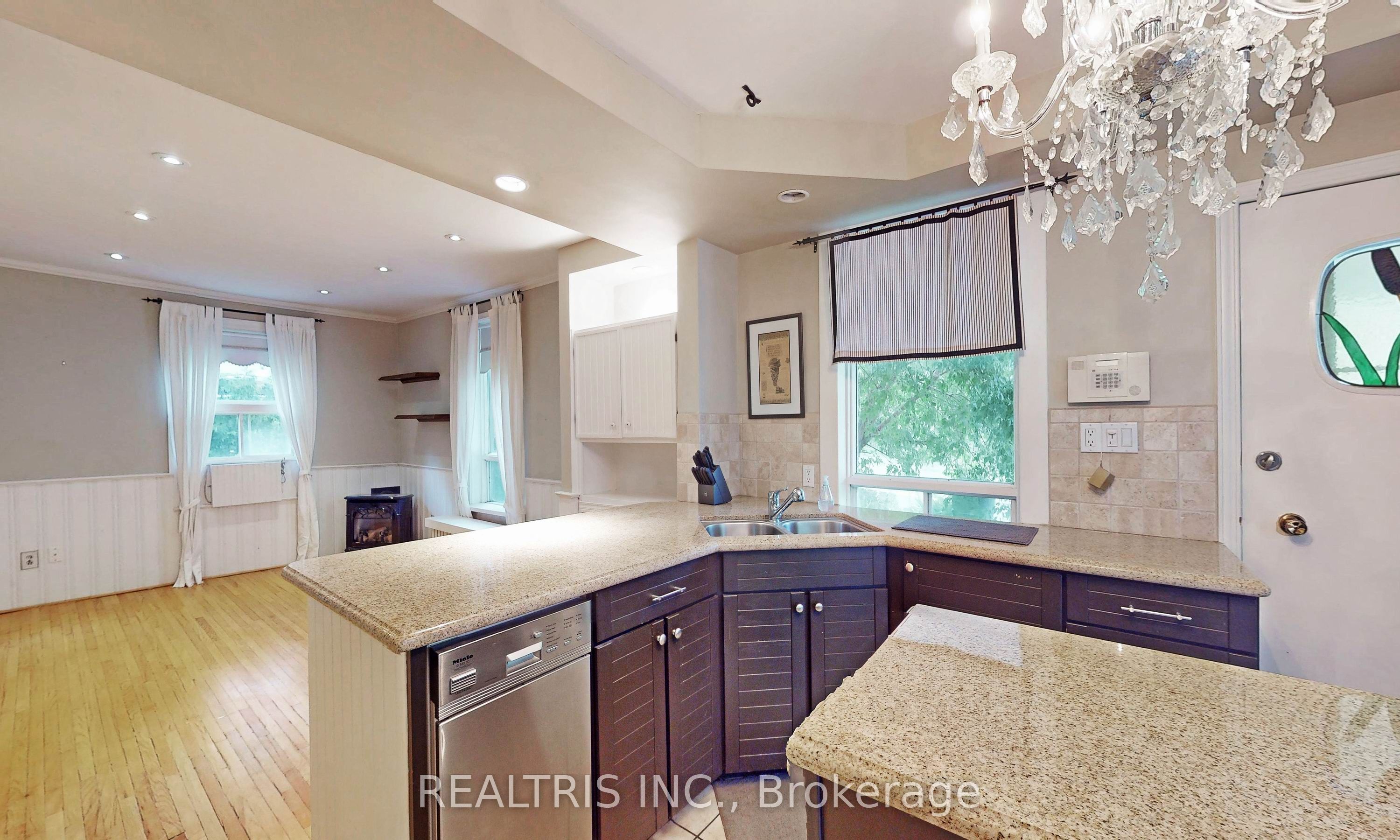 149 Worsley Street Property Photo 10