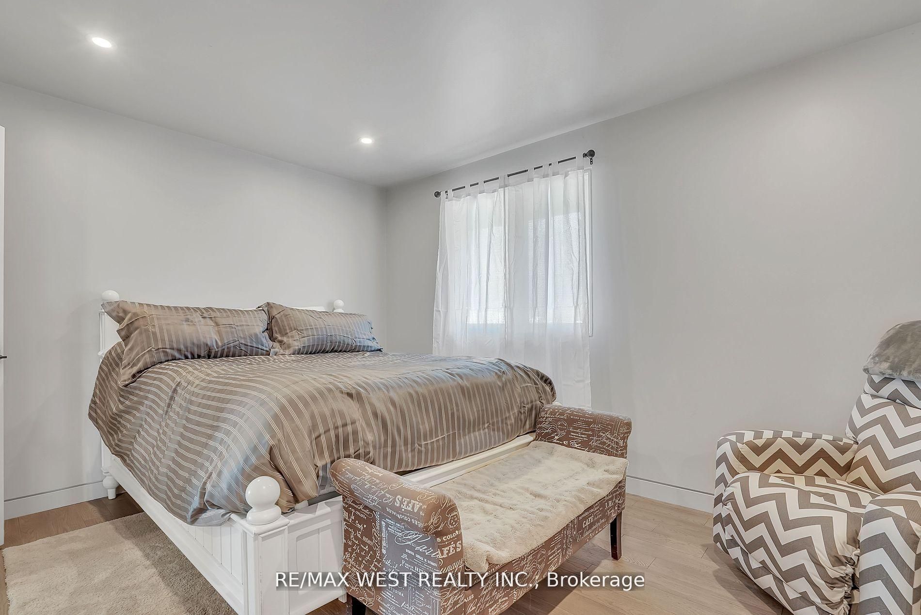 6098 Vasey Road Property Photo 6