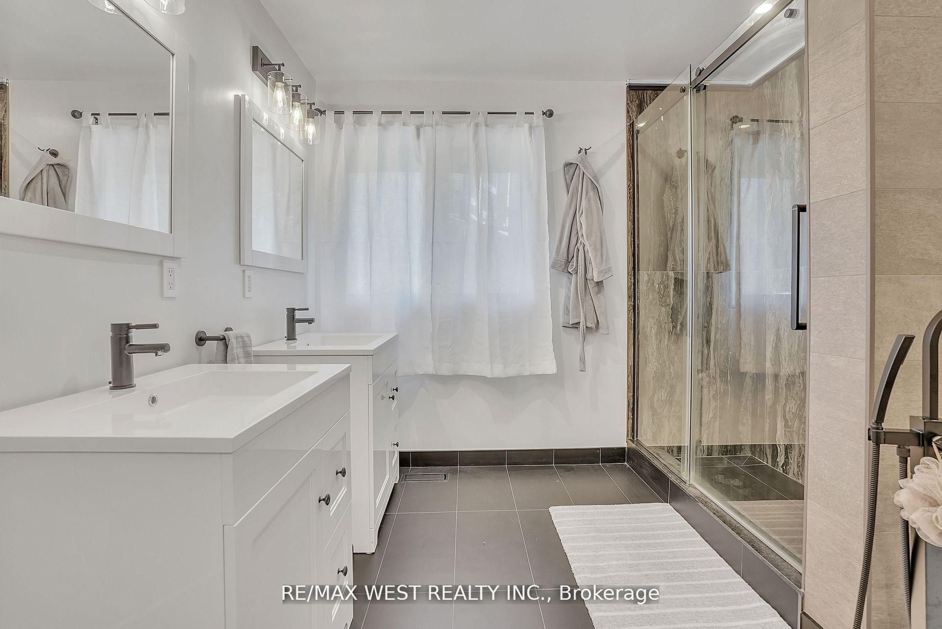 6098 Vasey Road Property Photo 9