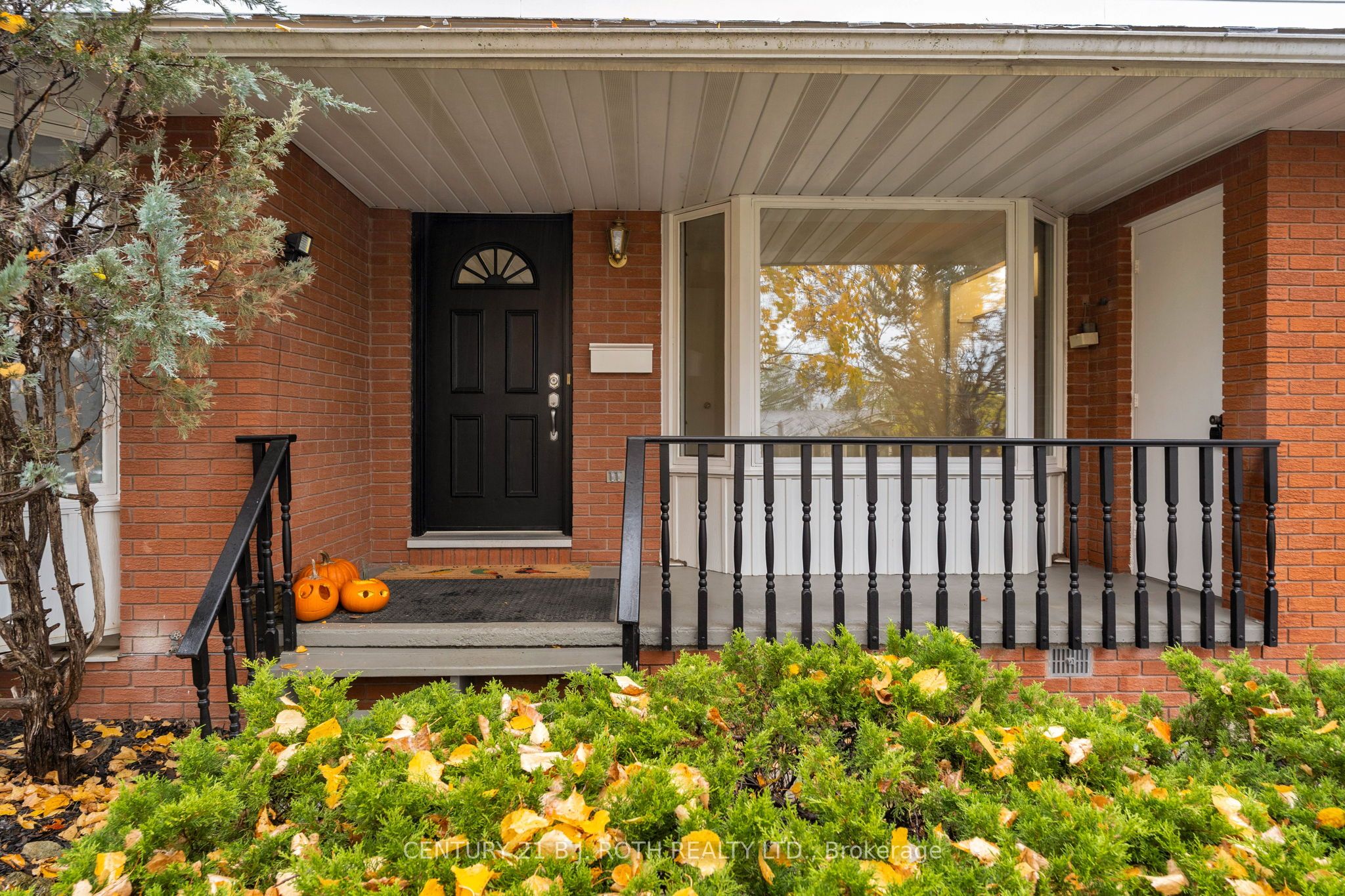 4 White Pine Pl Property Photo 2