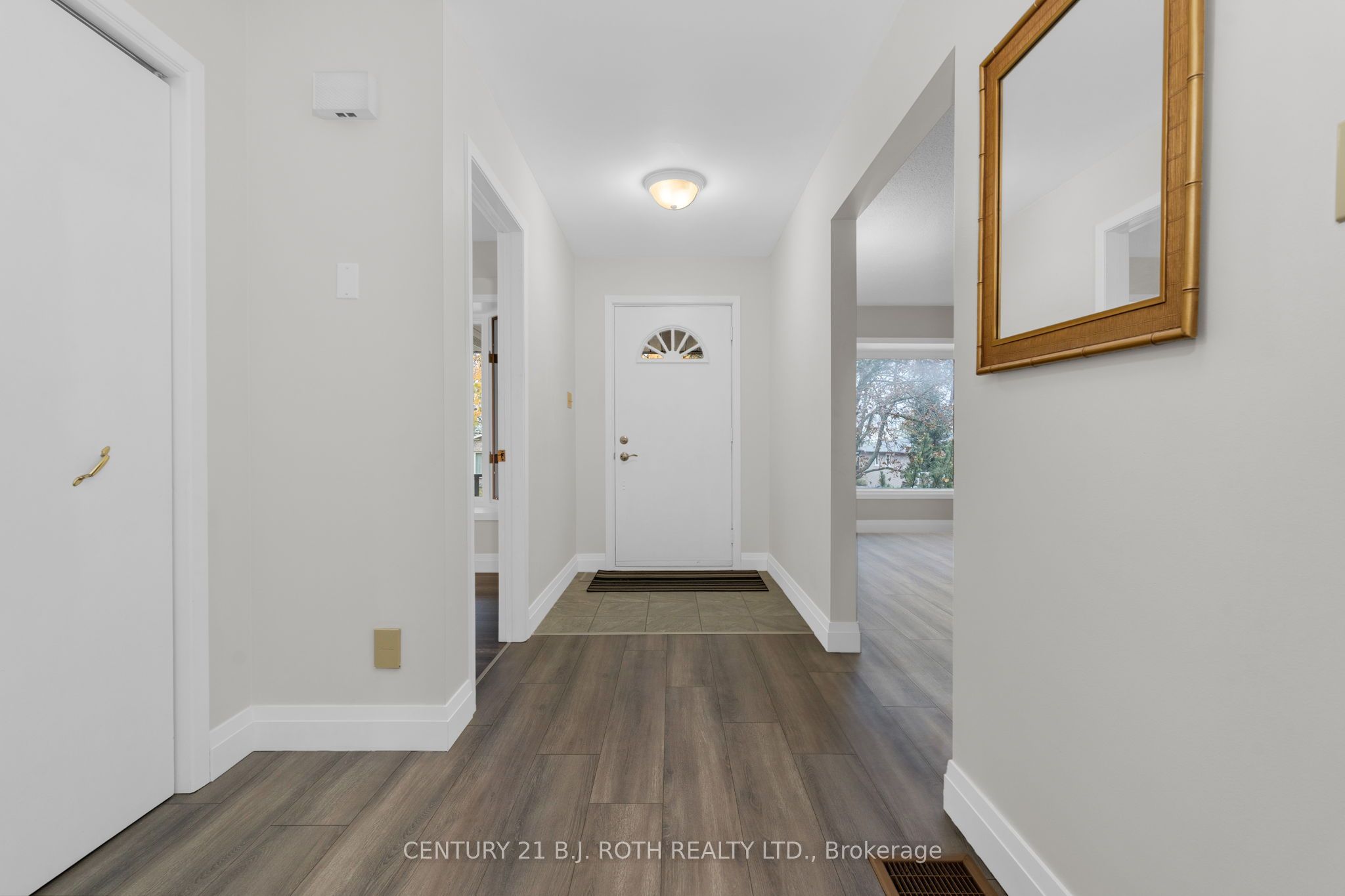 4 White Pine Pl Property Photo 3