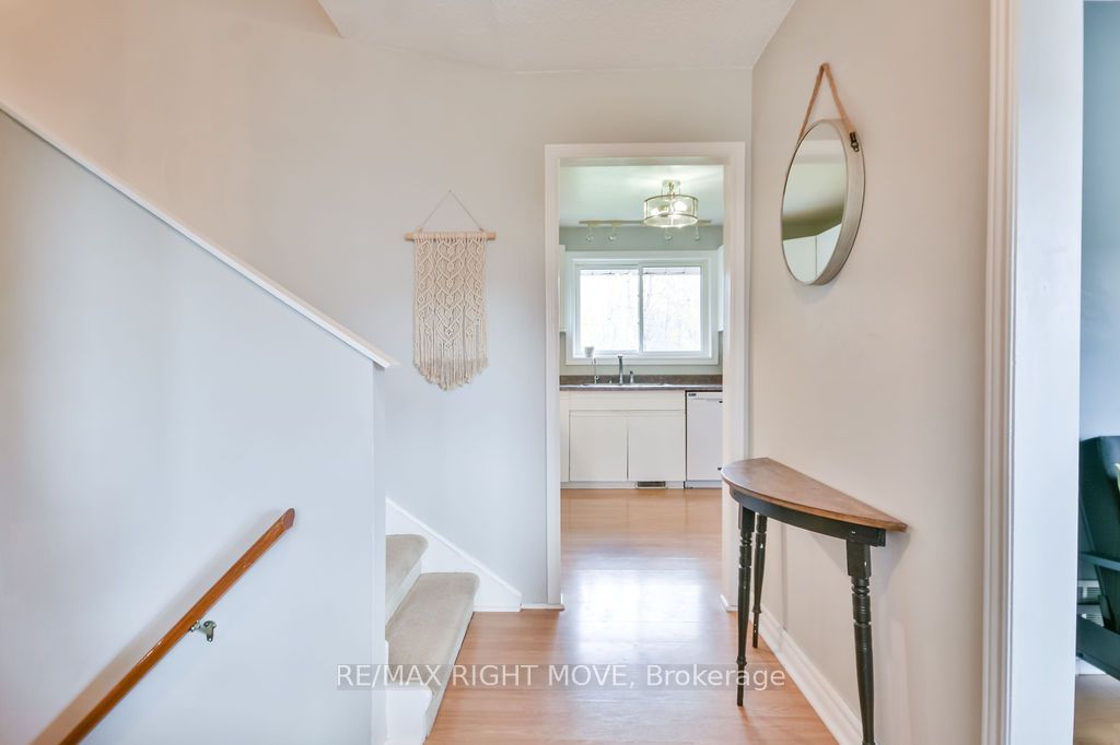 3811 Leo Crescent Property Photo 3