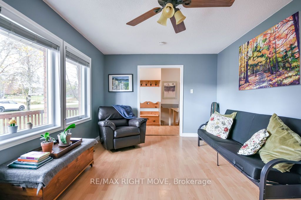 3811 Leo Crescent Property Photo 7