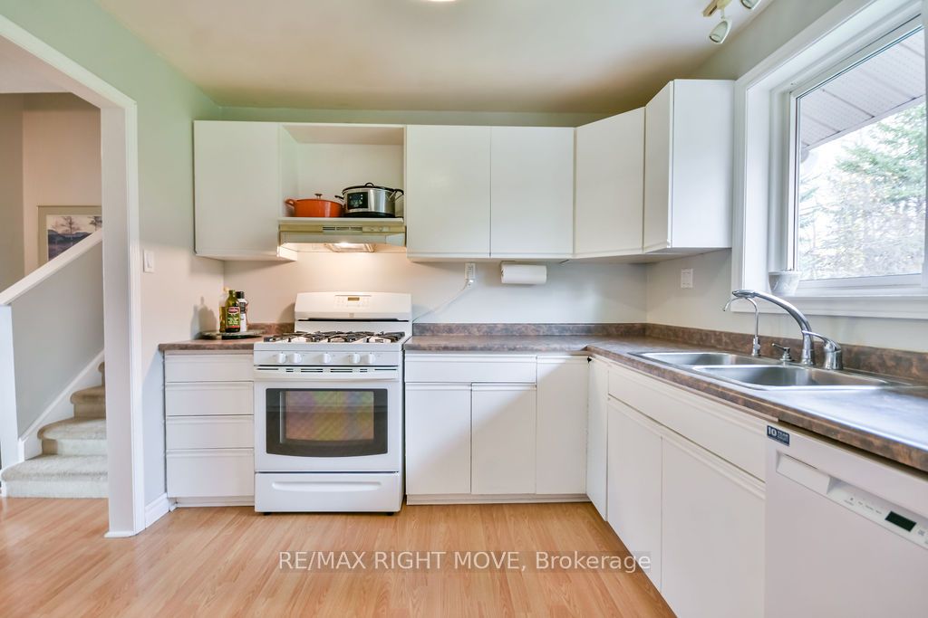 3811 Leo Crescent Property Photo 13