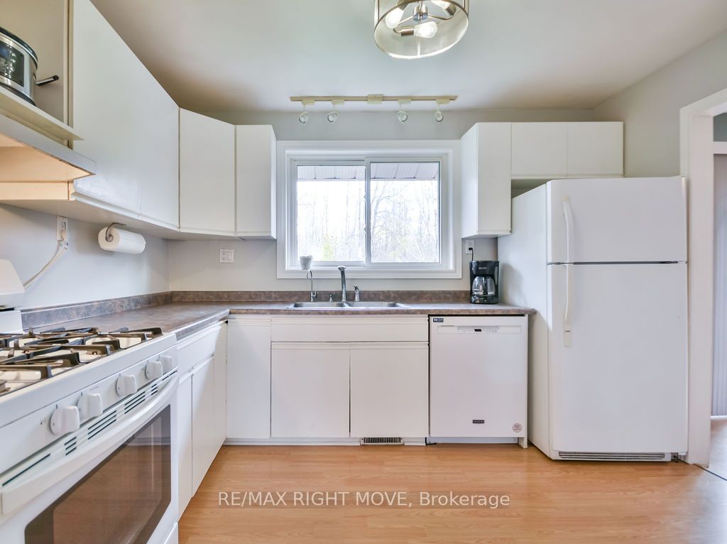 3811 Leo Crescent Property Photo 14