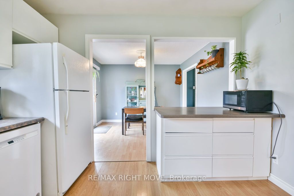 3811 Leo Crescent Property Photo 16