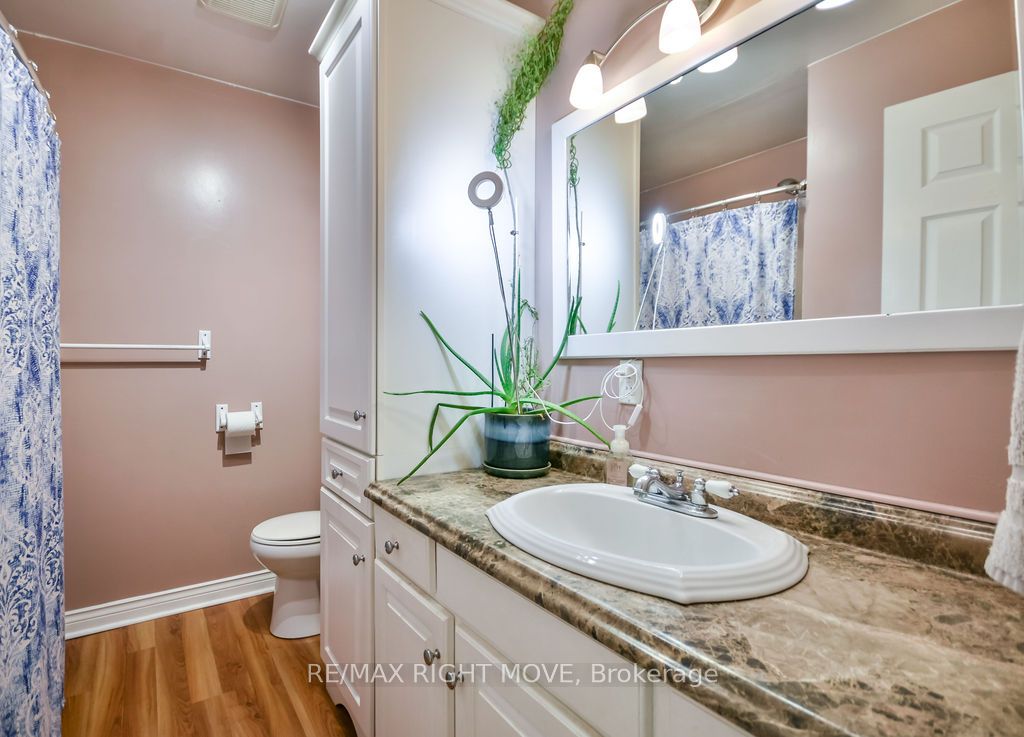 3811 Leo Crescent Property Photo 18