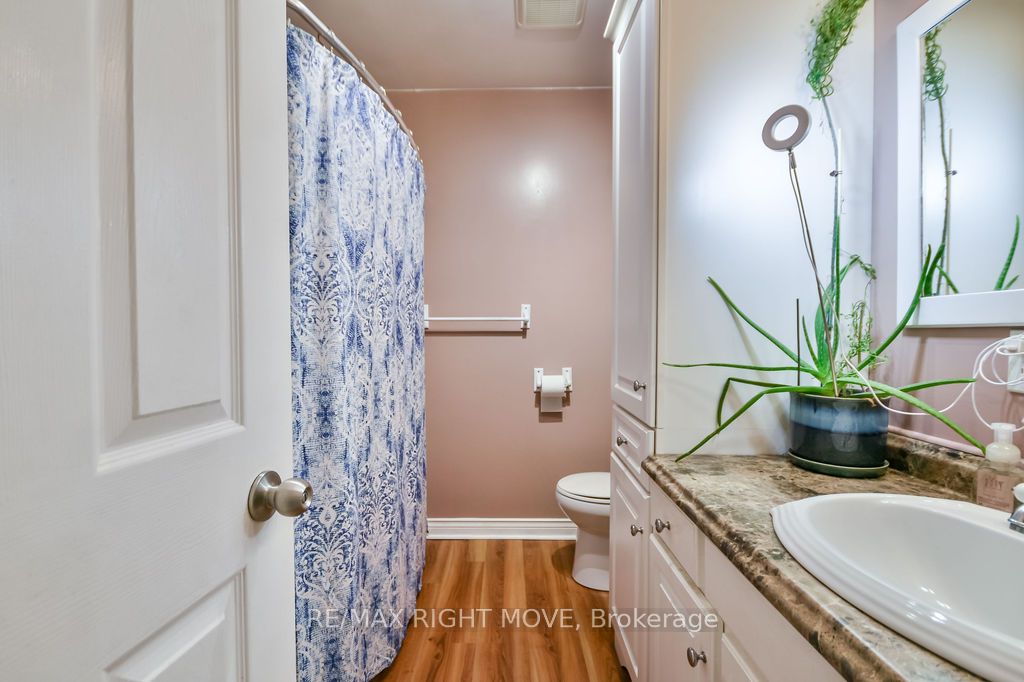 3811 Leo Crescent Property Photo 19