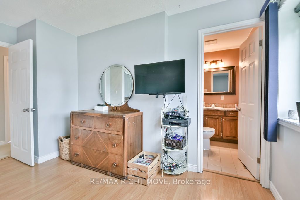 3811 Leo Crescent Property Photo 22