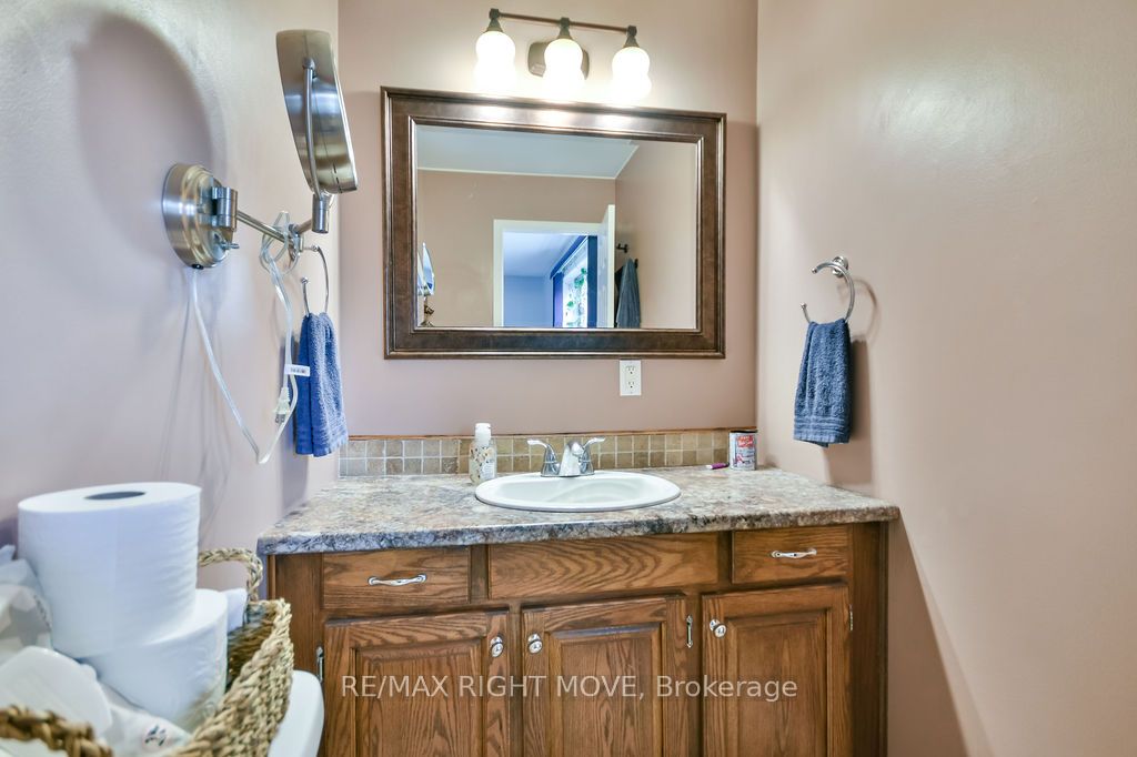 3811 Leo Crescent Property Photo 23