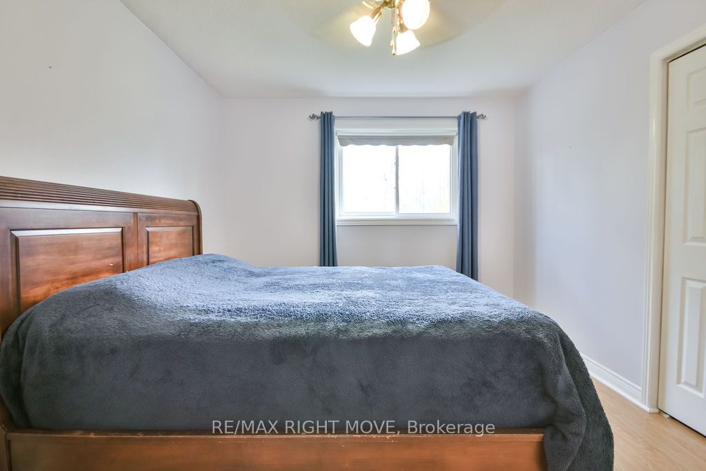 3811 Leo Crescent Property Photo 24