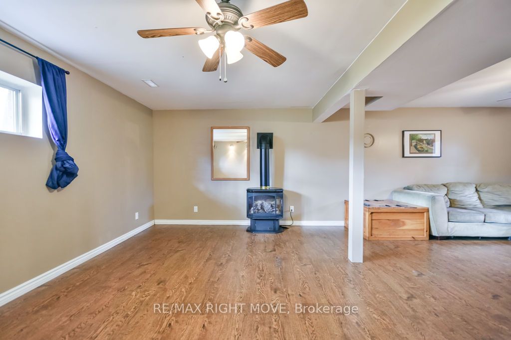 3811 Leo Crescent Property Photo 28