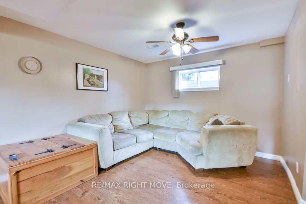 3811 Leo Crescent Property Photo 29