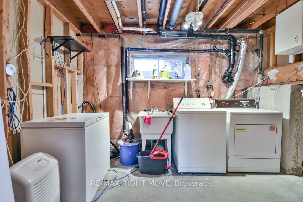 3811 Leo Crescent Property Photo 32