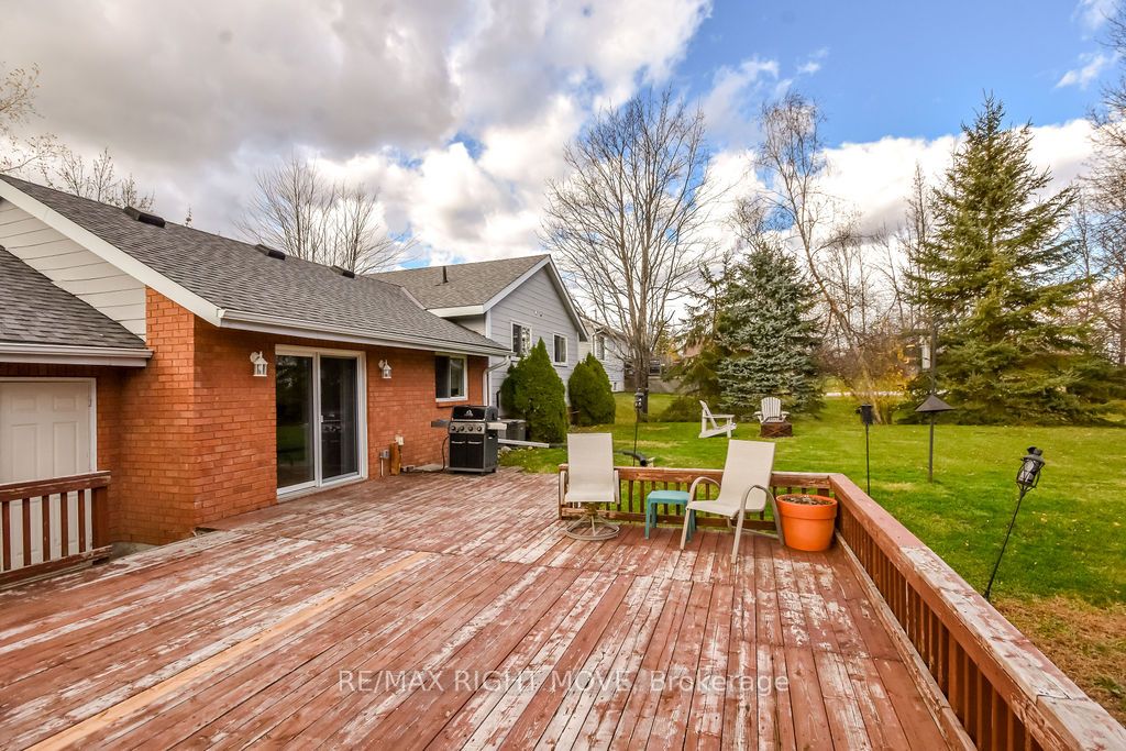 3811 Leo Crescent Property Photo 33