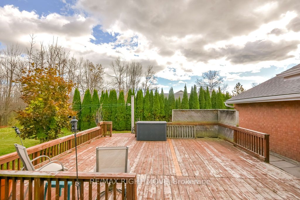 3811 Leo Crescent Property Photo 38