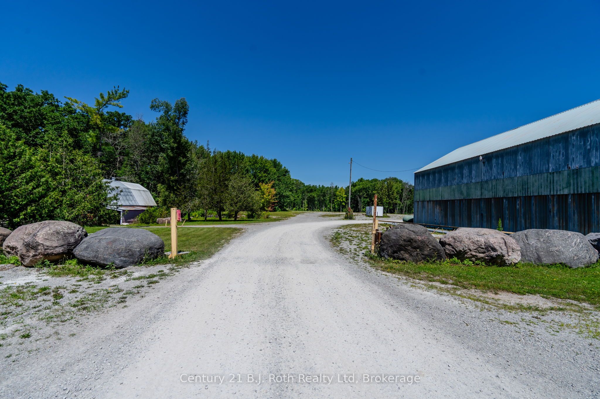 2565 Quarry Road Property Photo 6