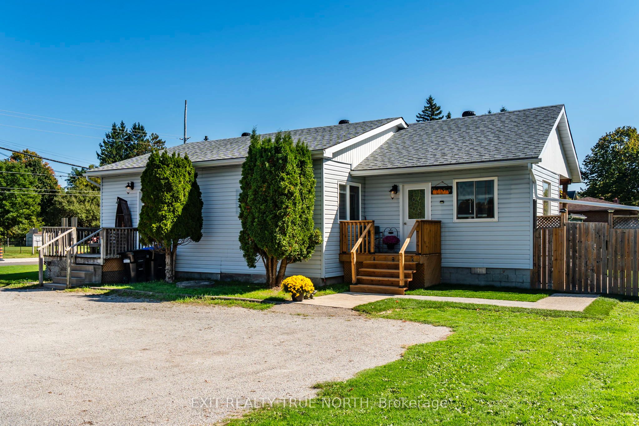 8254 93 Highway Property Photo 1