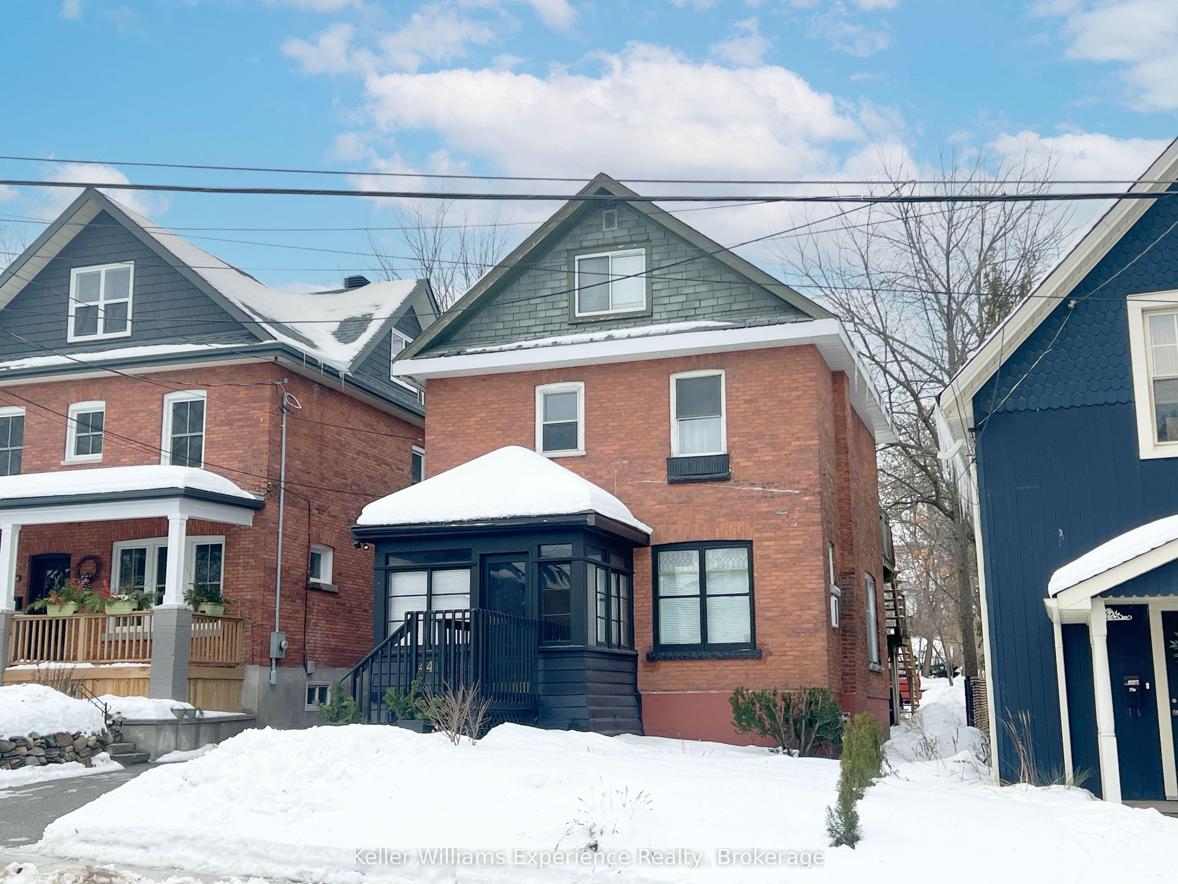 344 1st St Property Photo 1