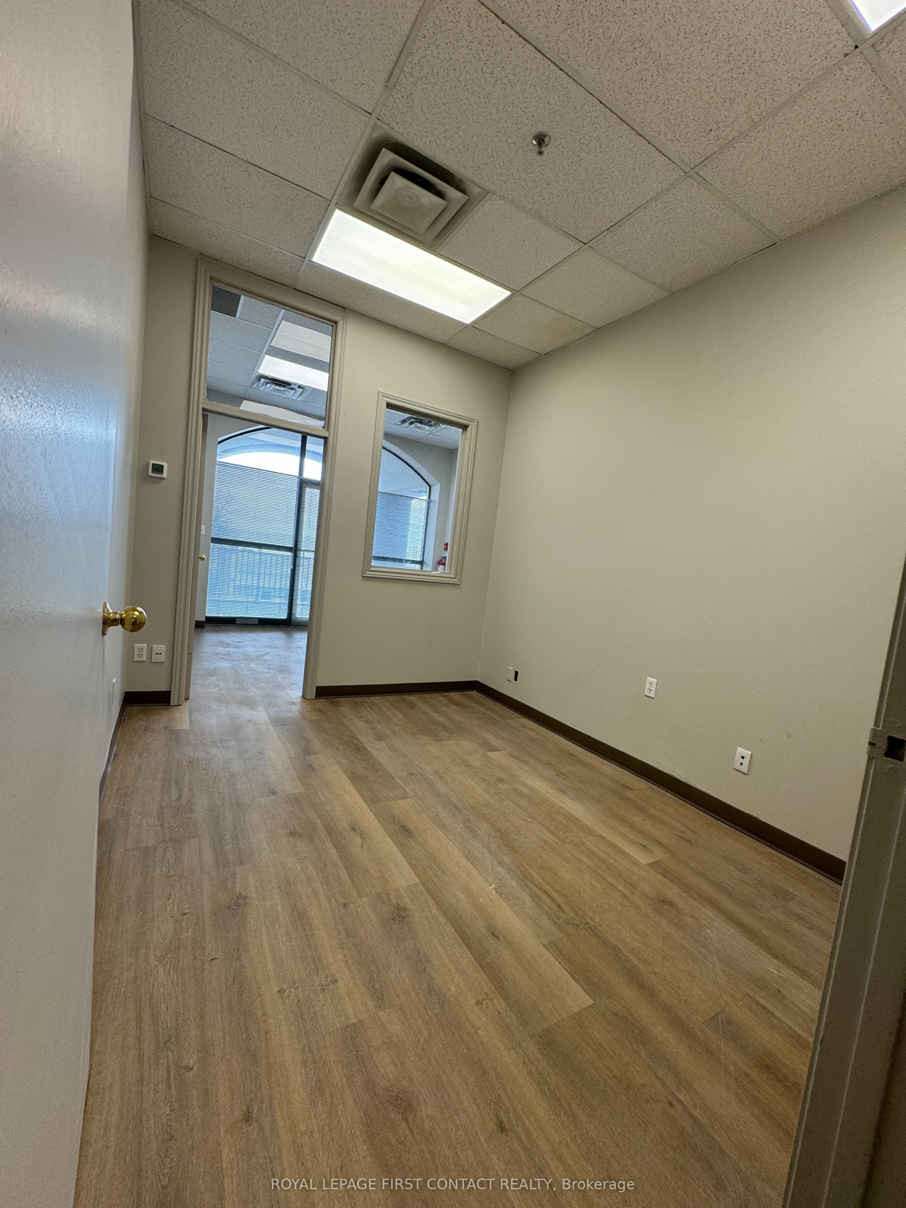 140 Dunlop Street E 202 Property Photo 8