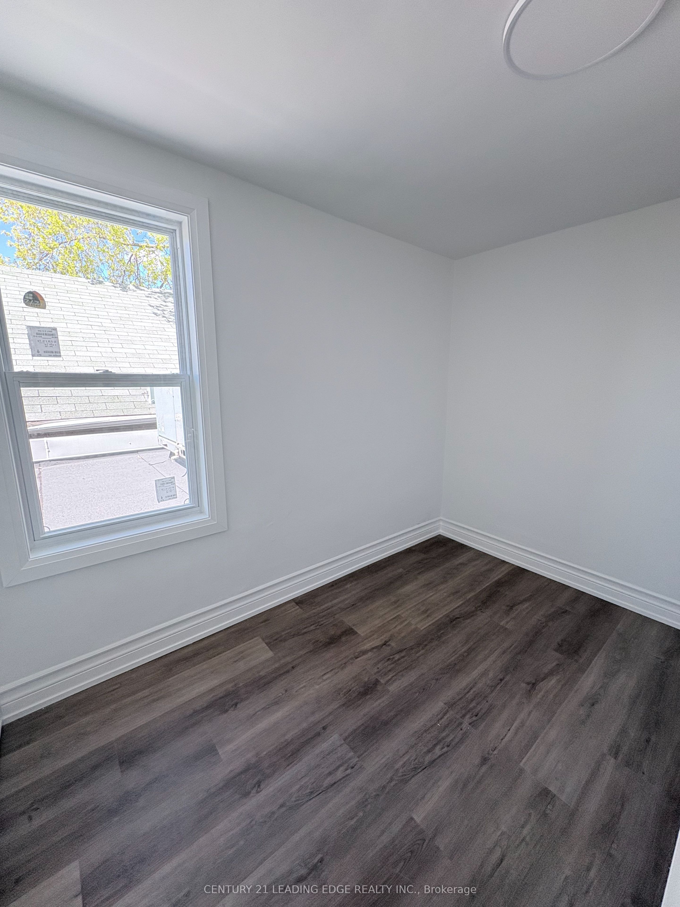 10 Ross Street Property Photo 20