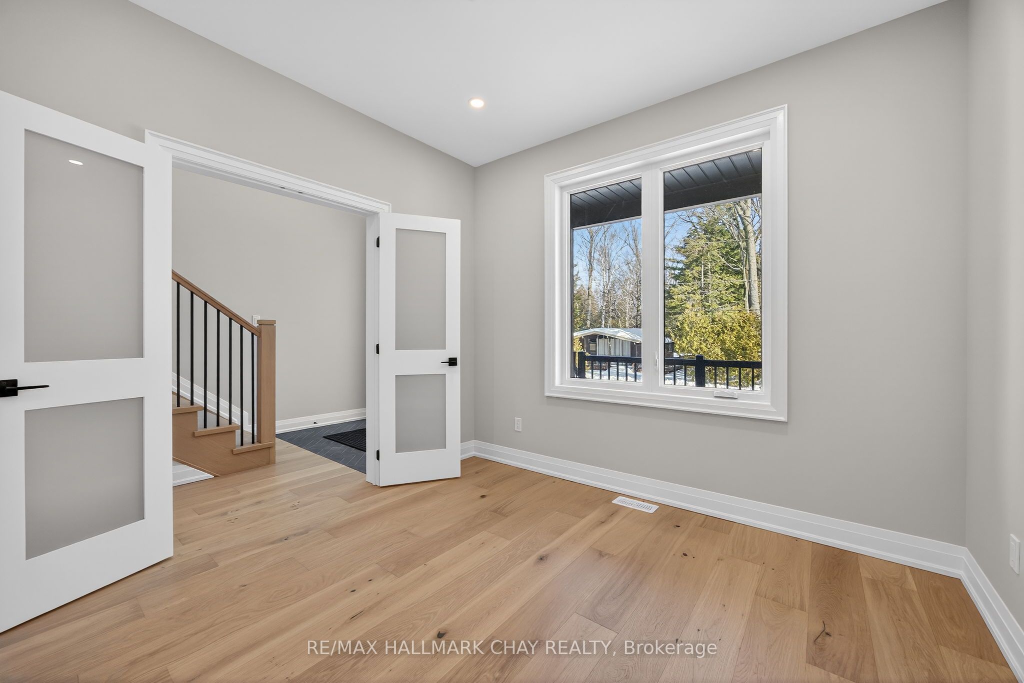 86 37th Street N Property Photo 4
