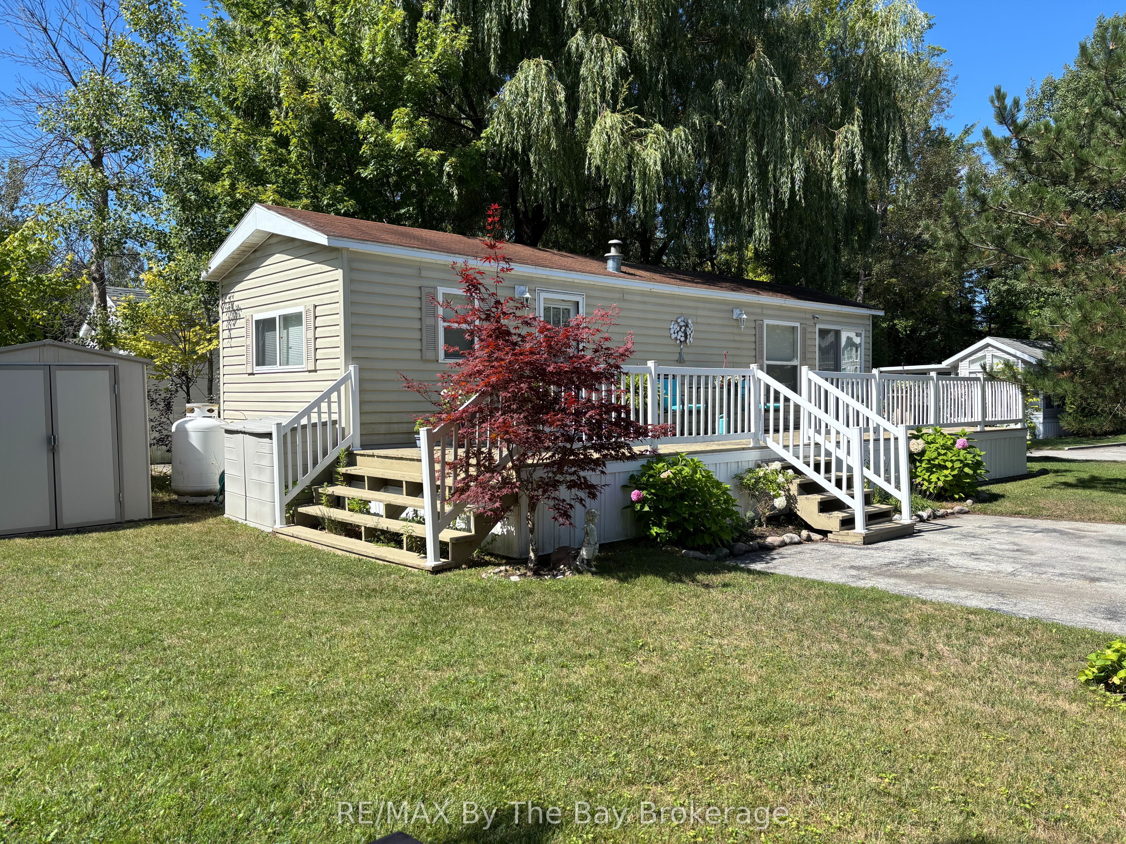 15 Huron Circle Property Photo 1