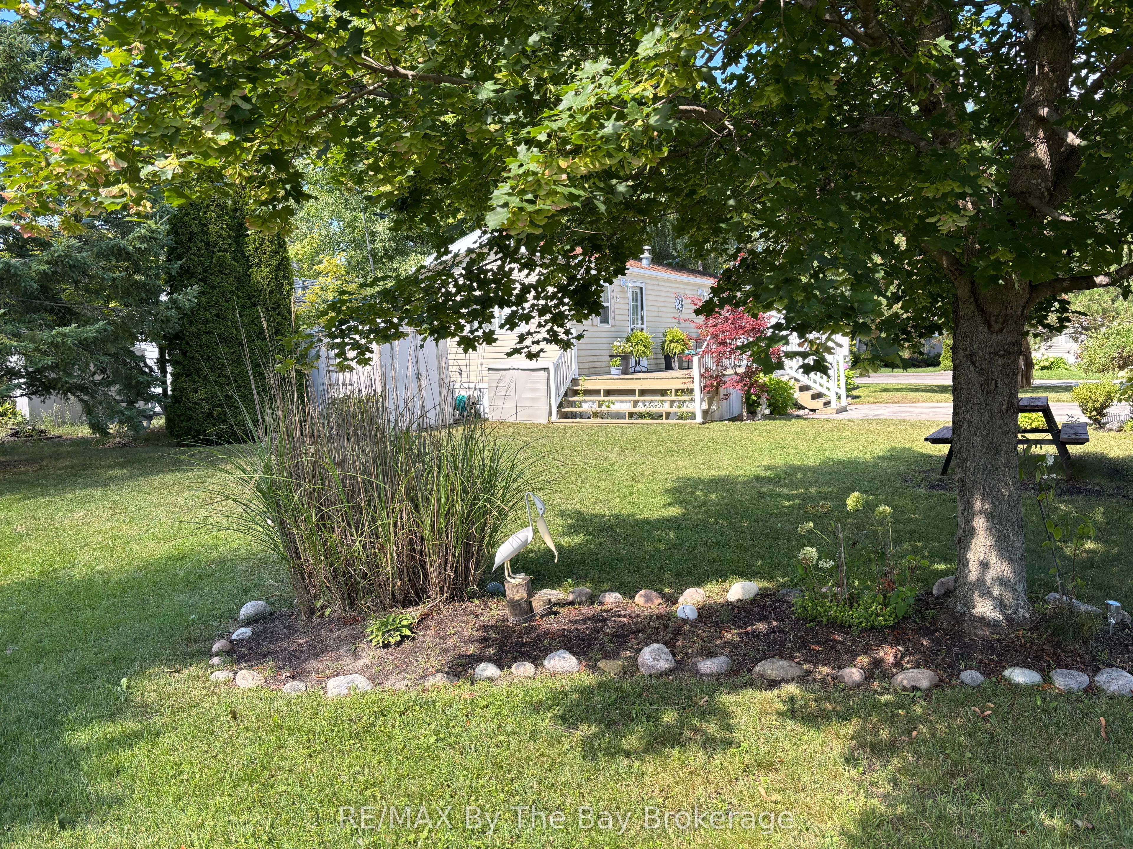 15 Huron Circle Property Photo 2