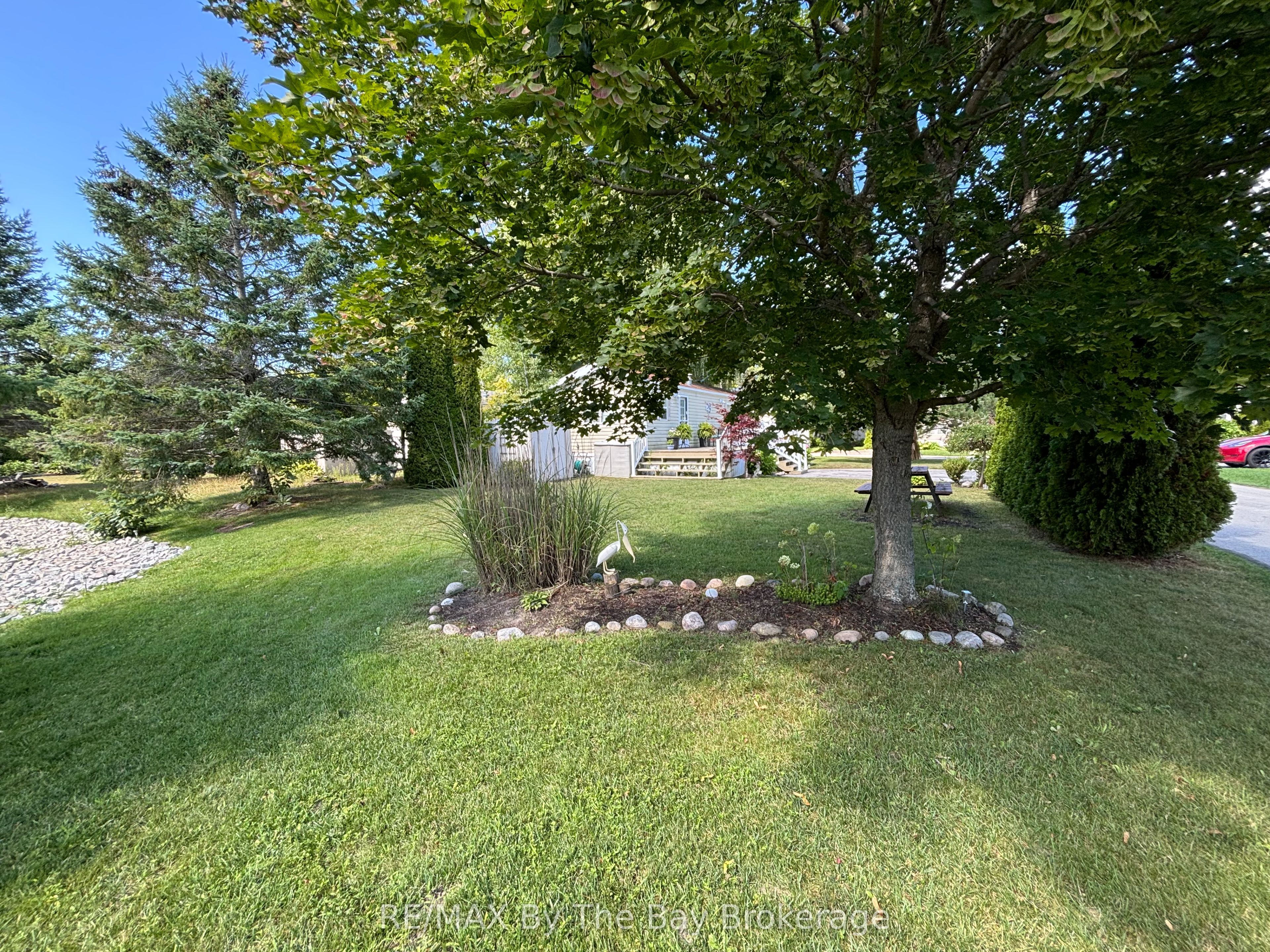 15 Huron Circle Property Photo 5