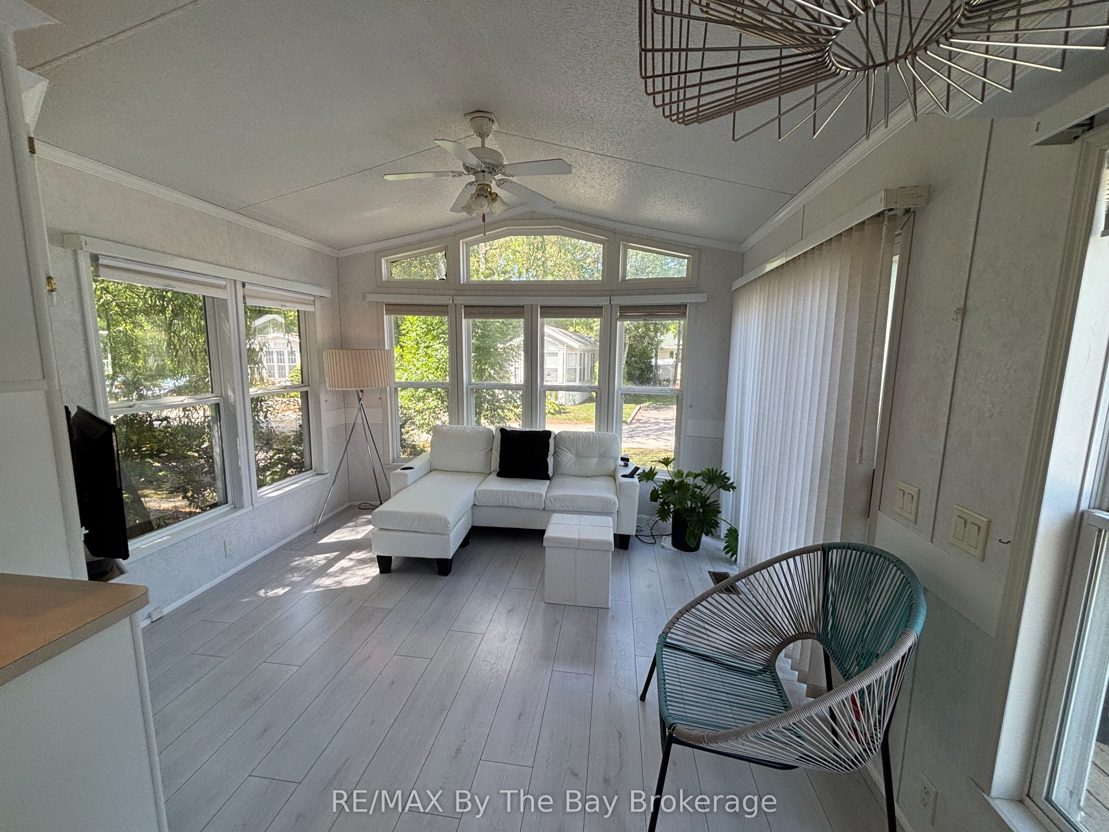 15 Huron Circle Property Photo 8
