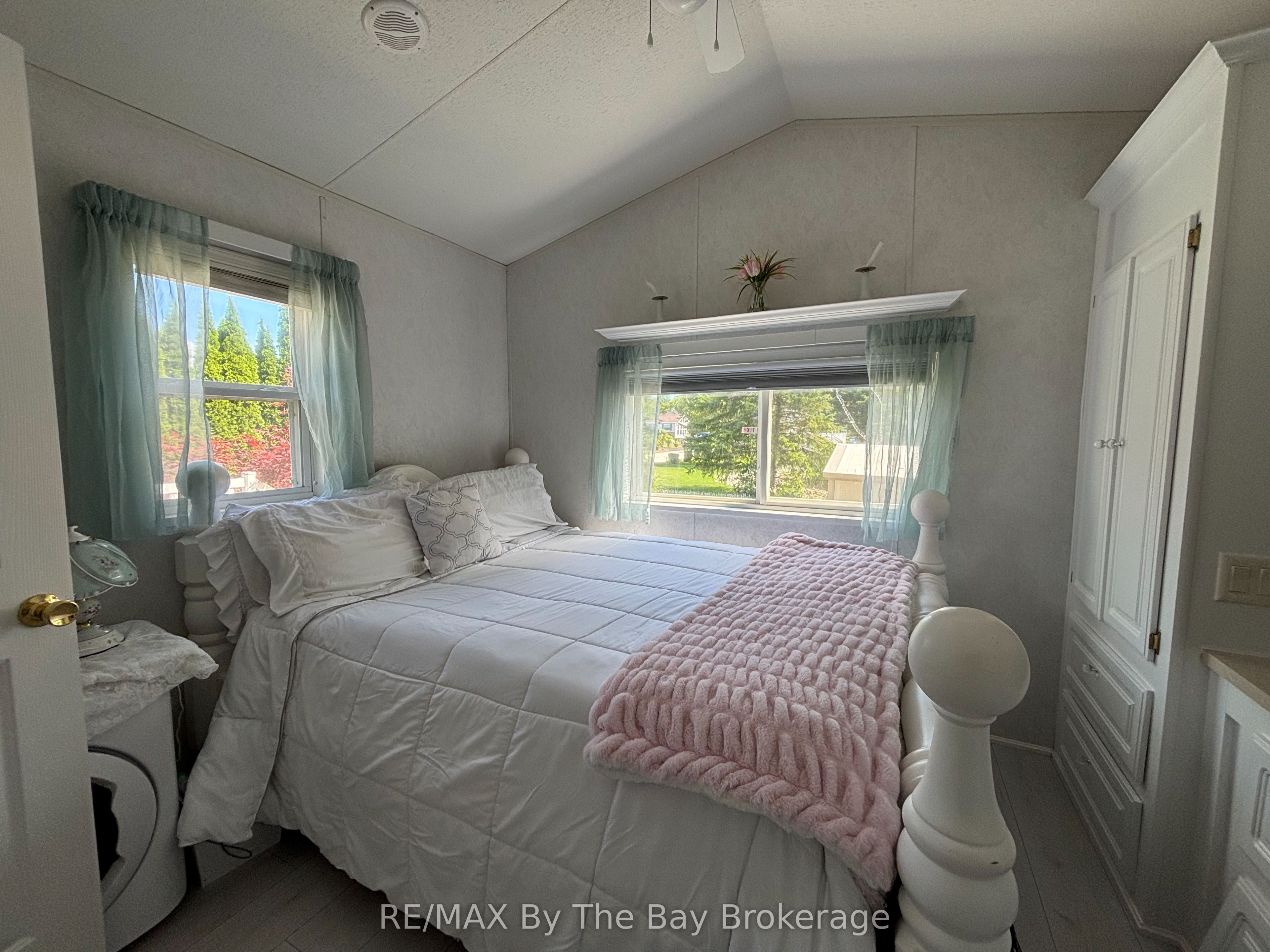 15 Huron Circle Property Photo 14