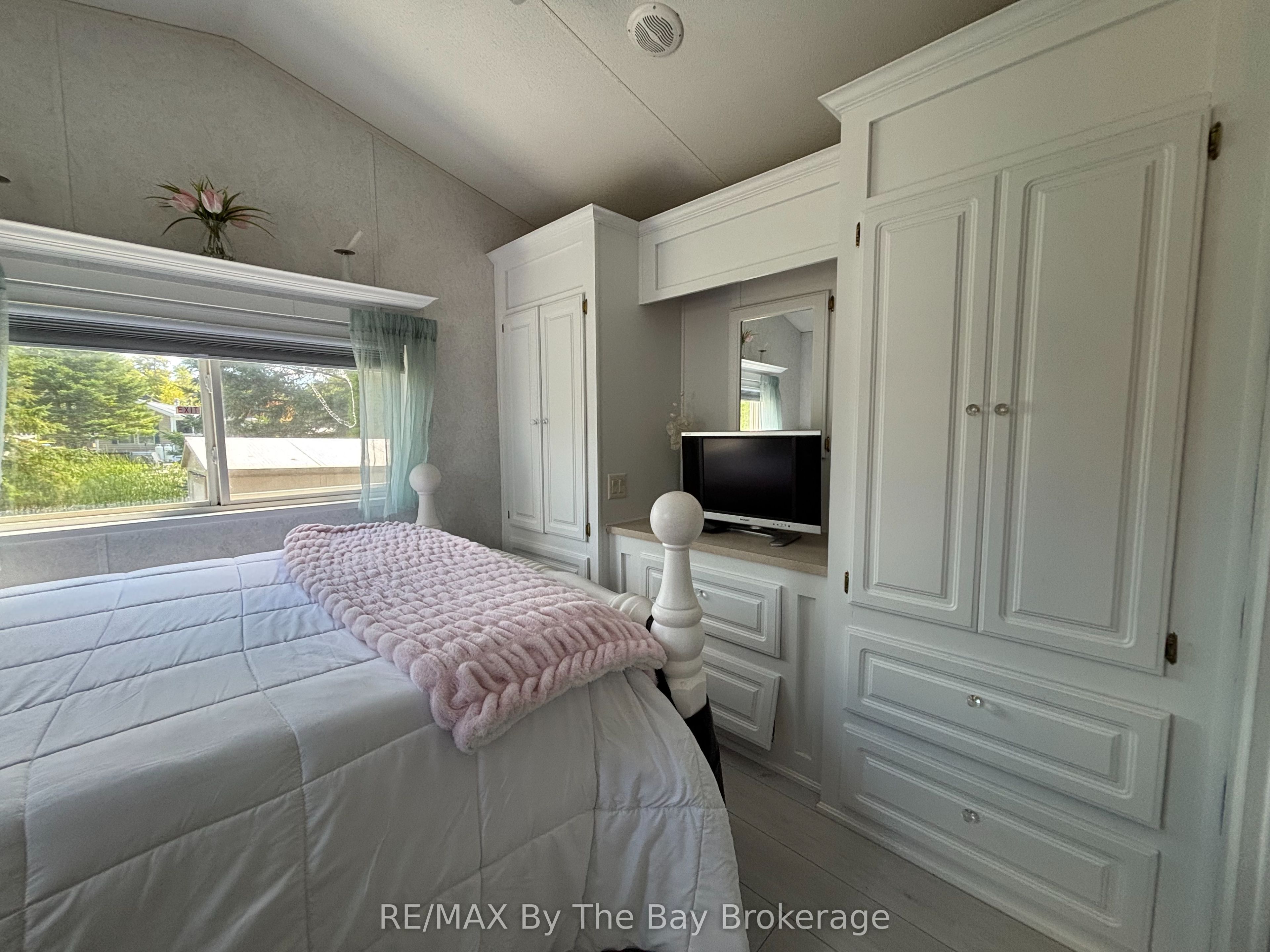 15 Huron Circle Property Photo 15