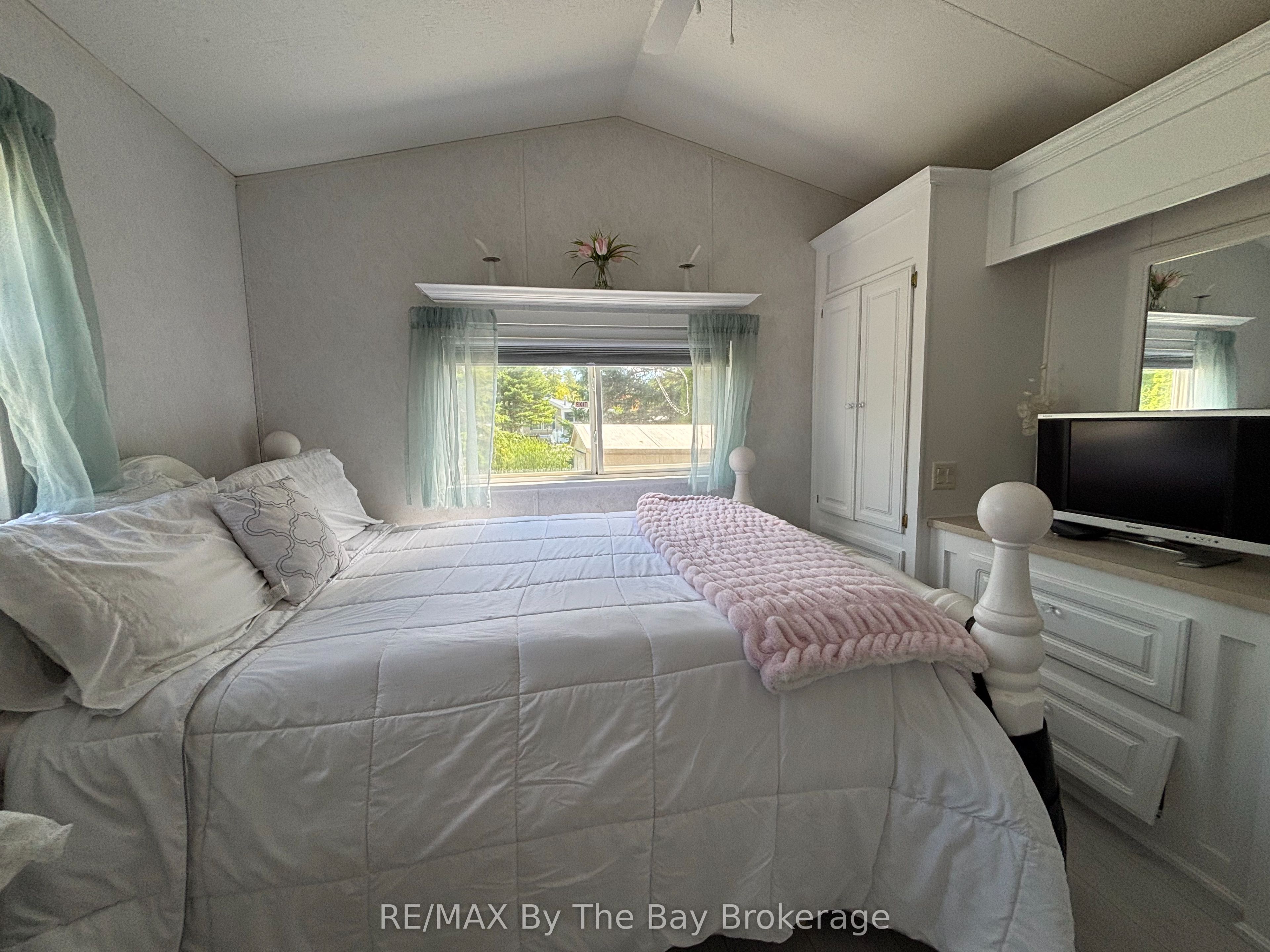 15 Huron Circle Property Photo 16
