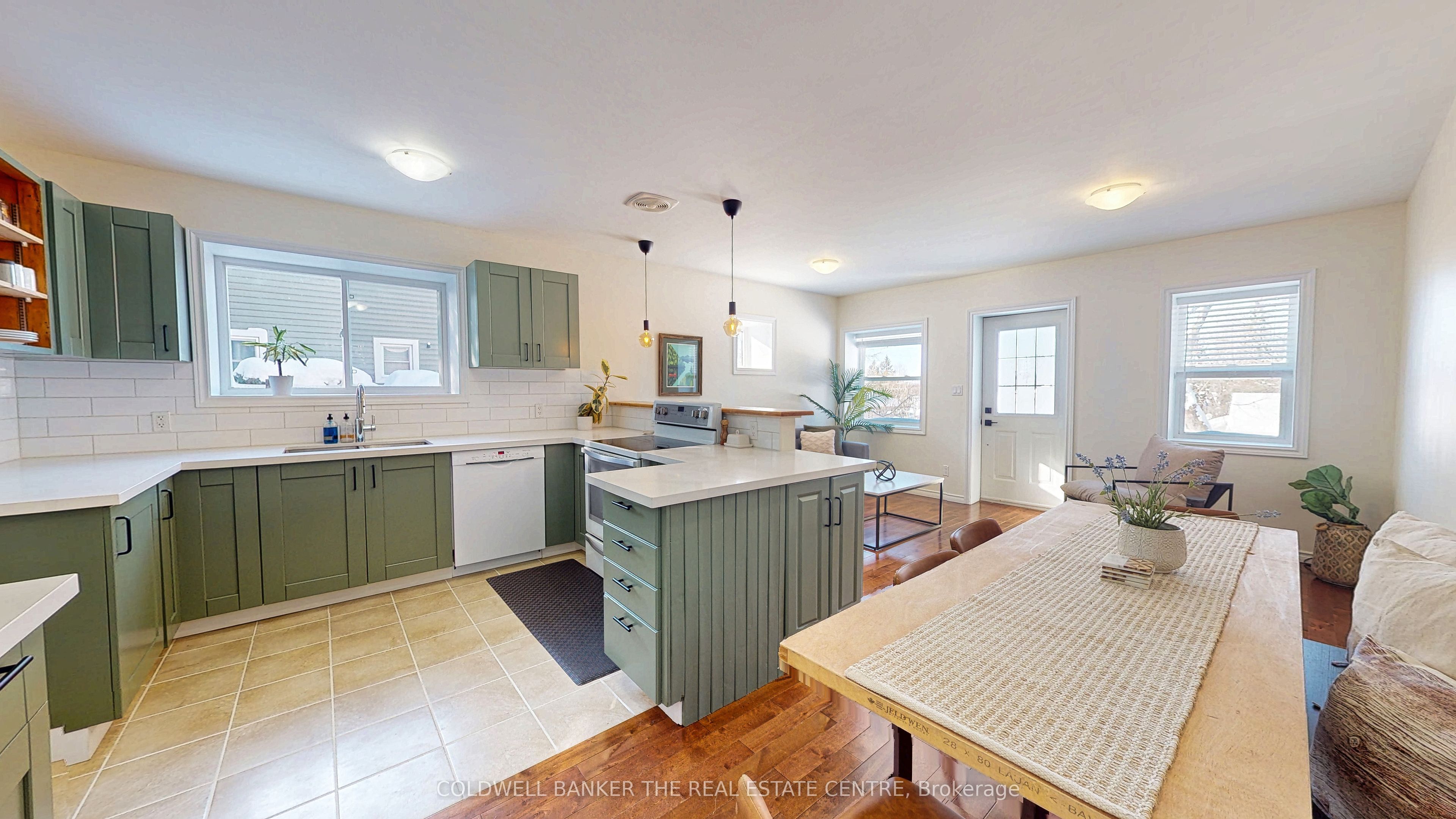 135 Simcoe Street Property Photo 1