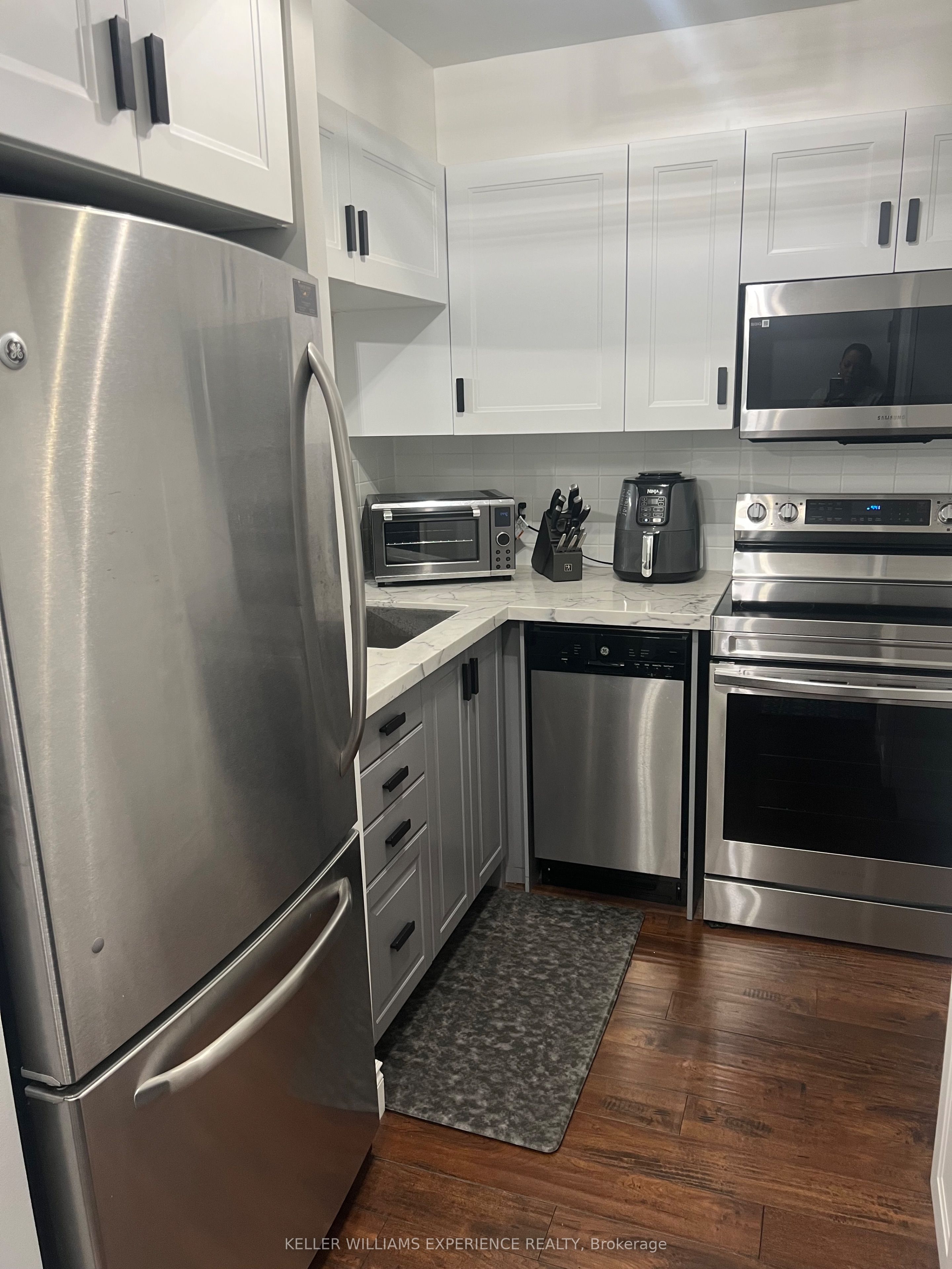140 Dunlop Street E 401 Property Photo 15