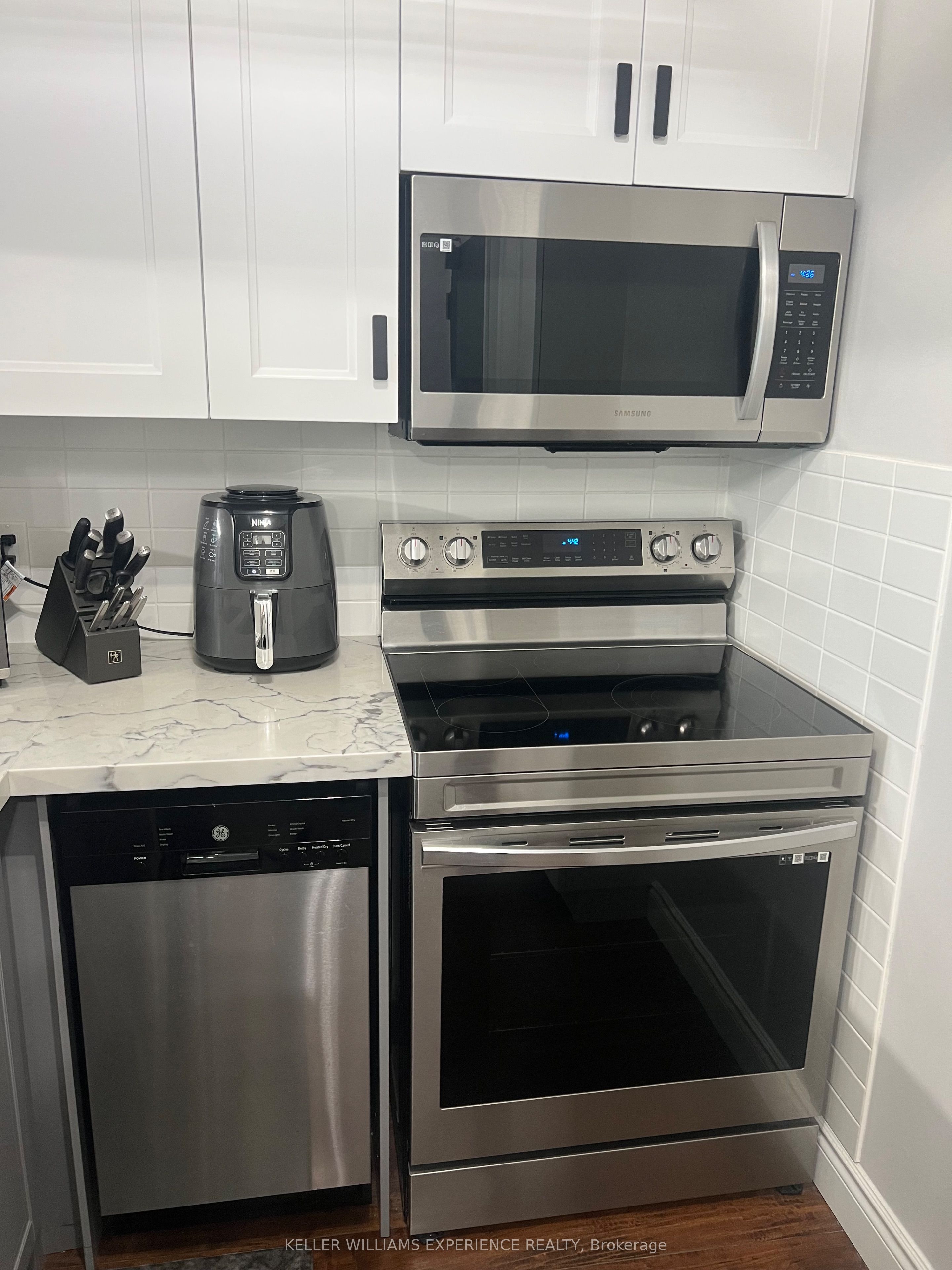 140 Dunlop Street E 401 Property Photo 16